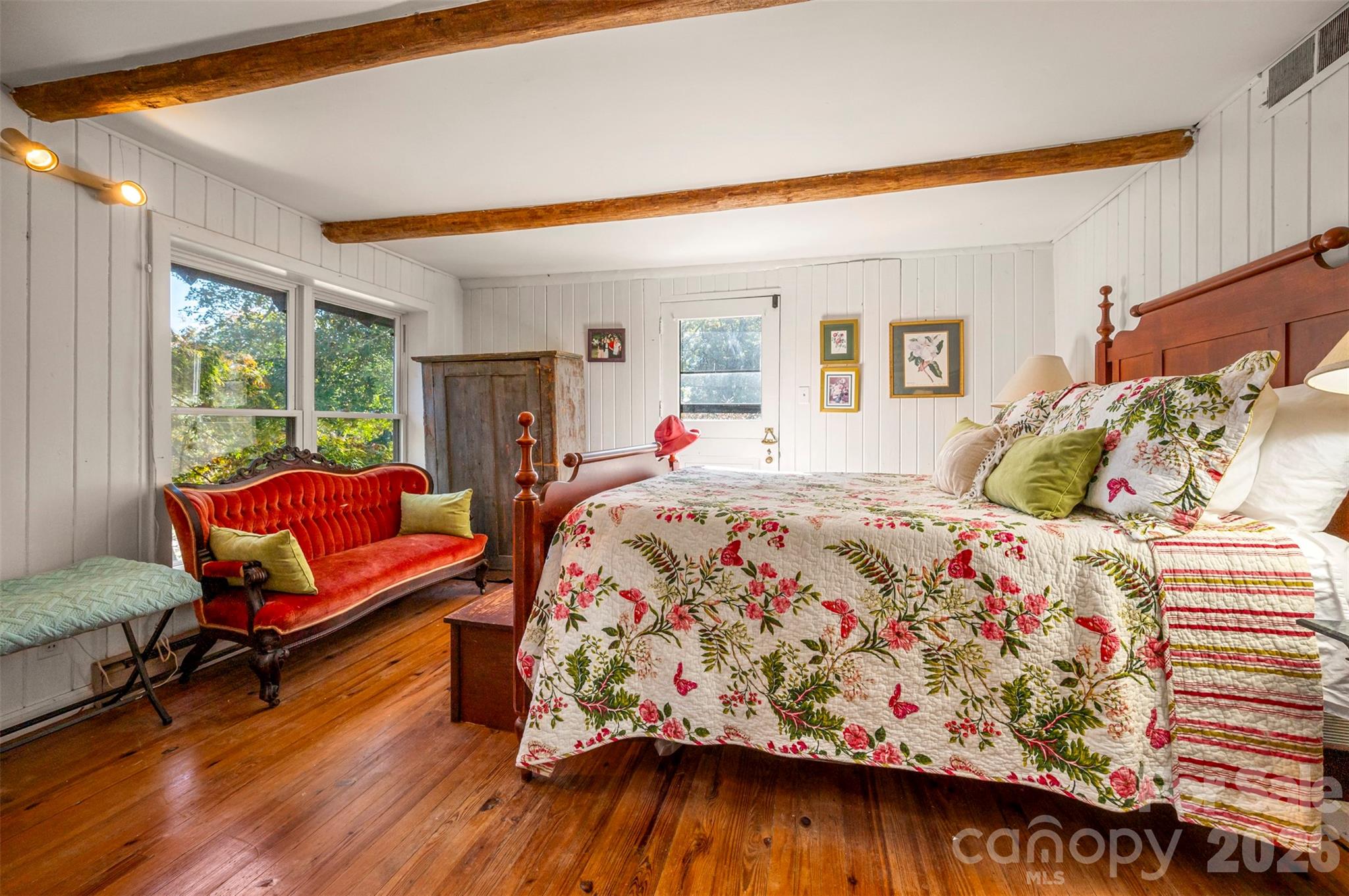 936 Golden Road Property Photo 12