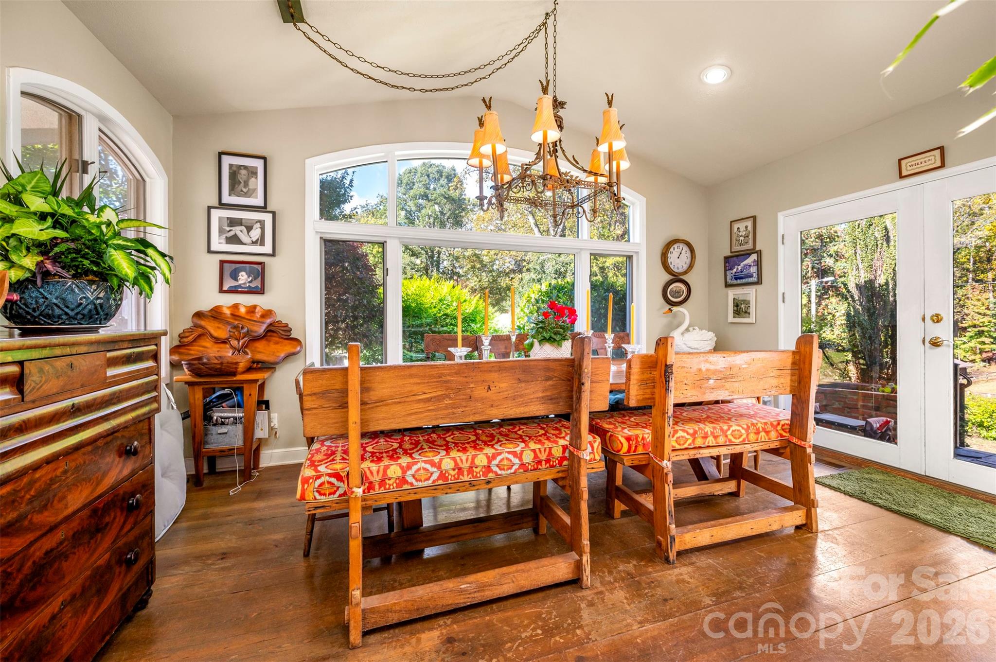 936 Golden Road Property Photo 16