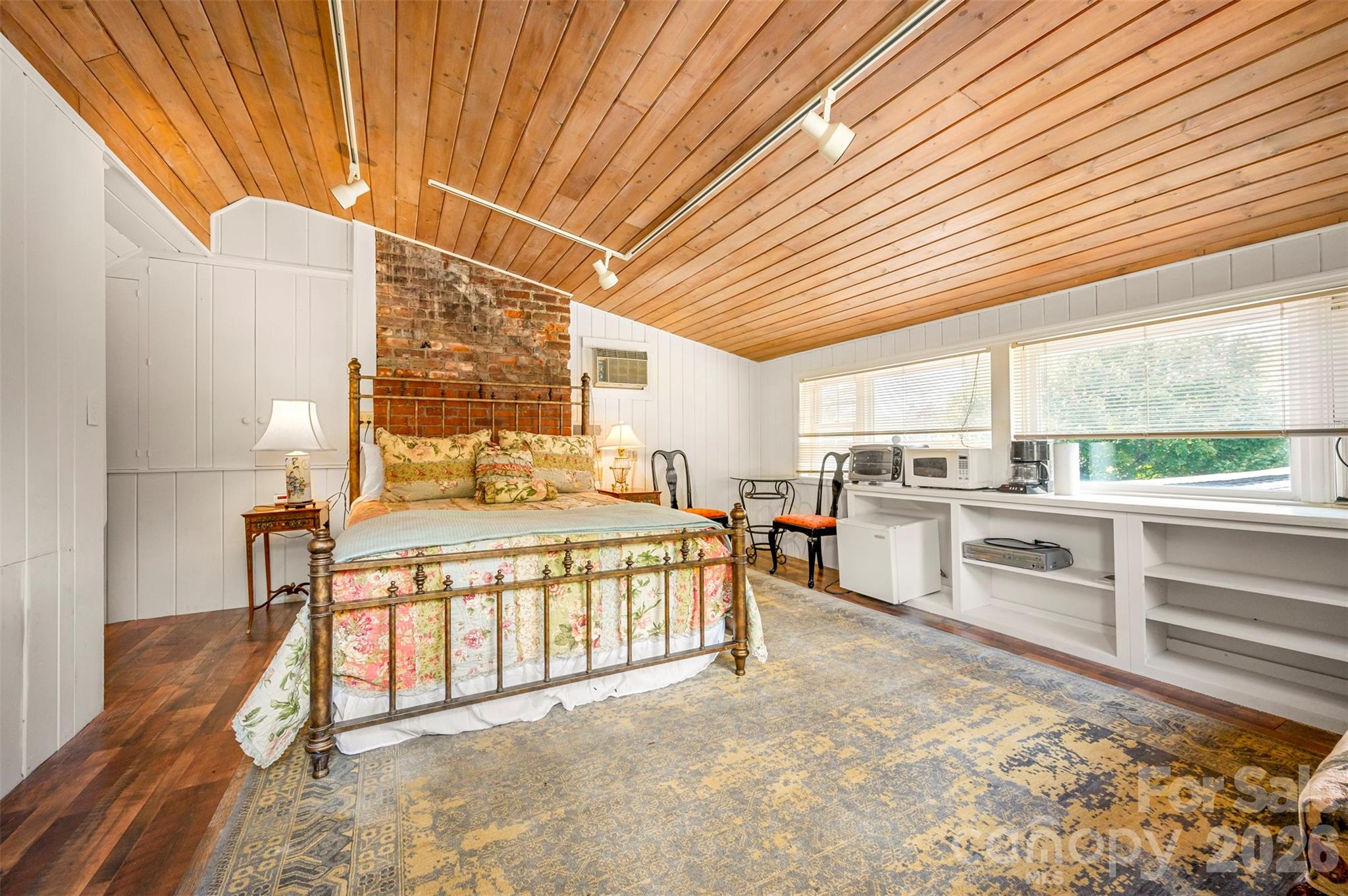 936 Golden Road Property Photo 21
