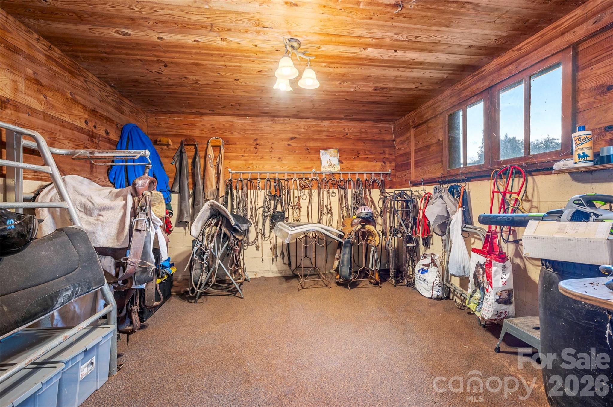 936 Golden Road Property Photo 32