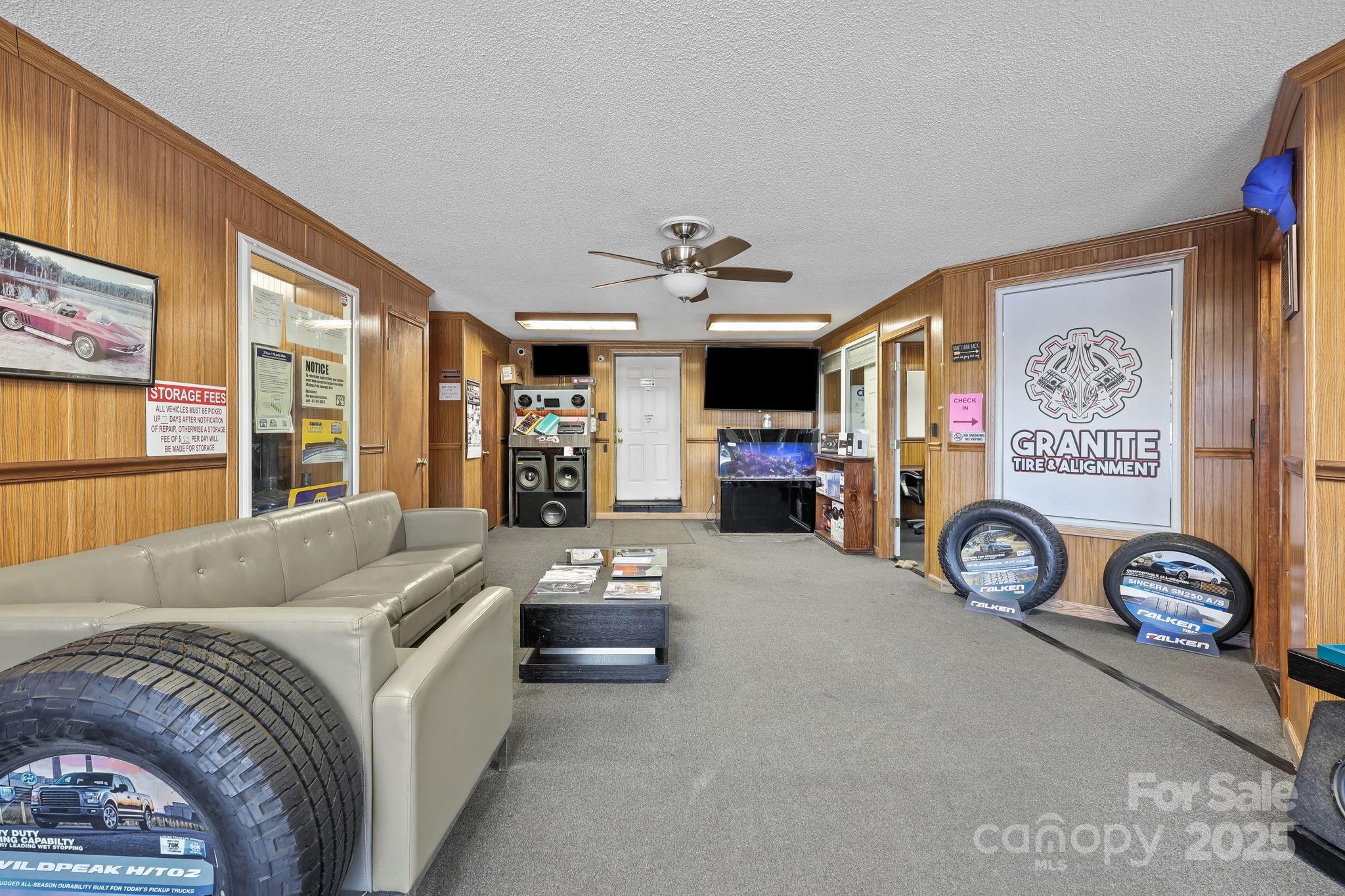 105 N Salisbury, Gq Avenue Property Photo 13