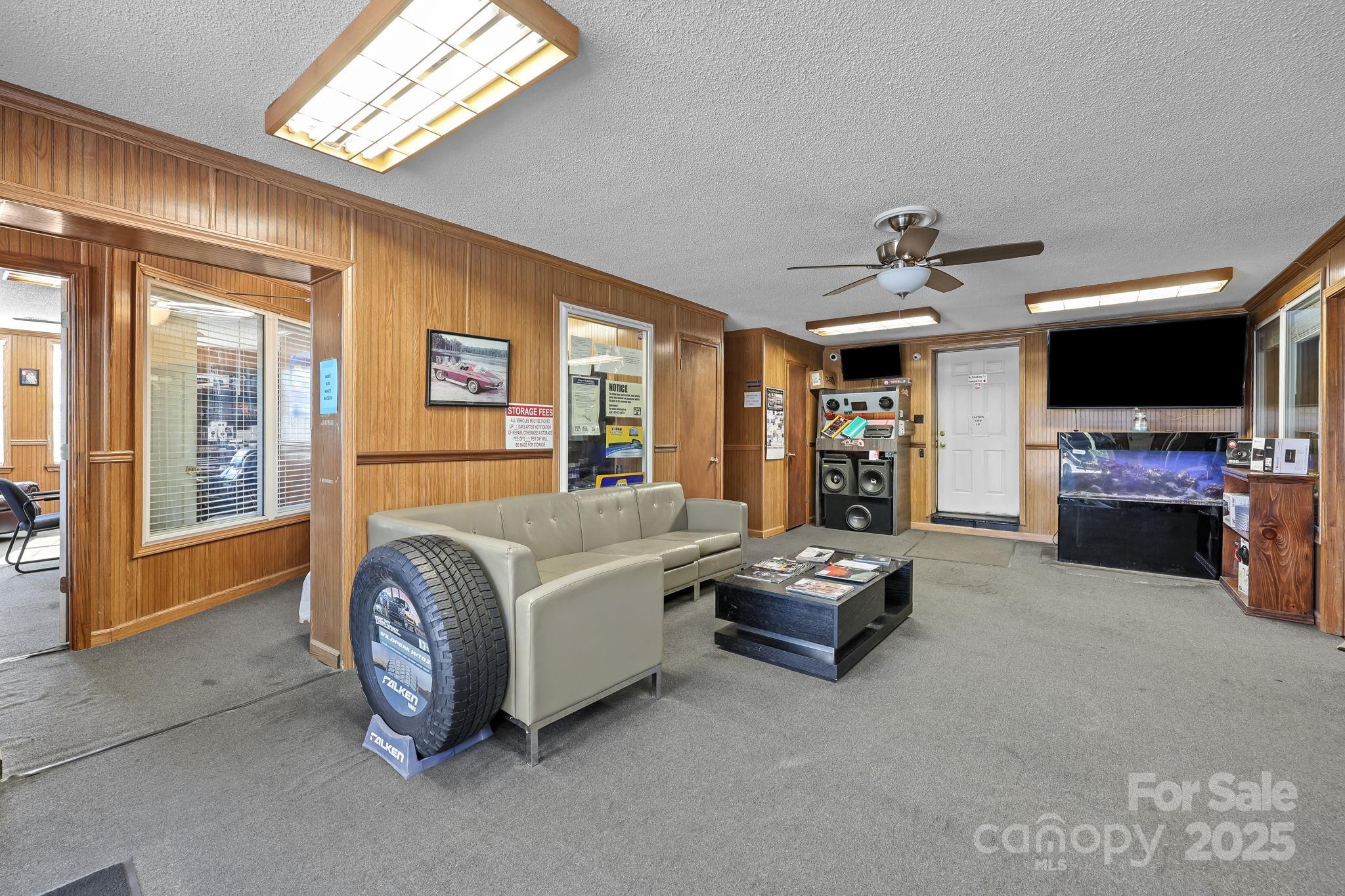 105 N Salisbury, Gq Avenue Property Photo 14