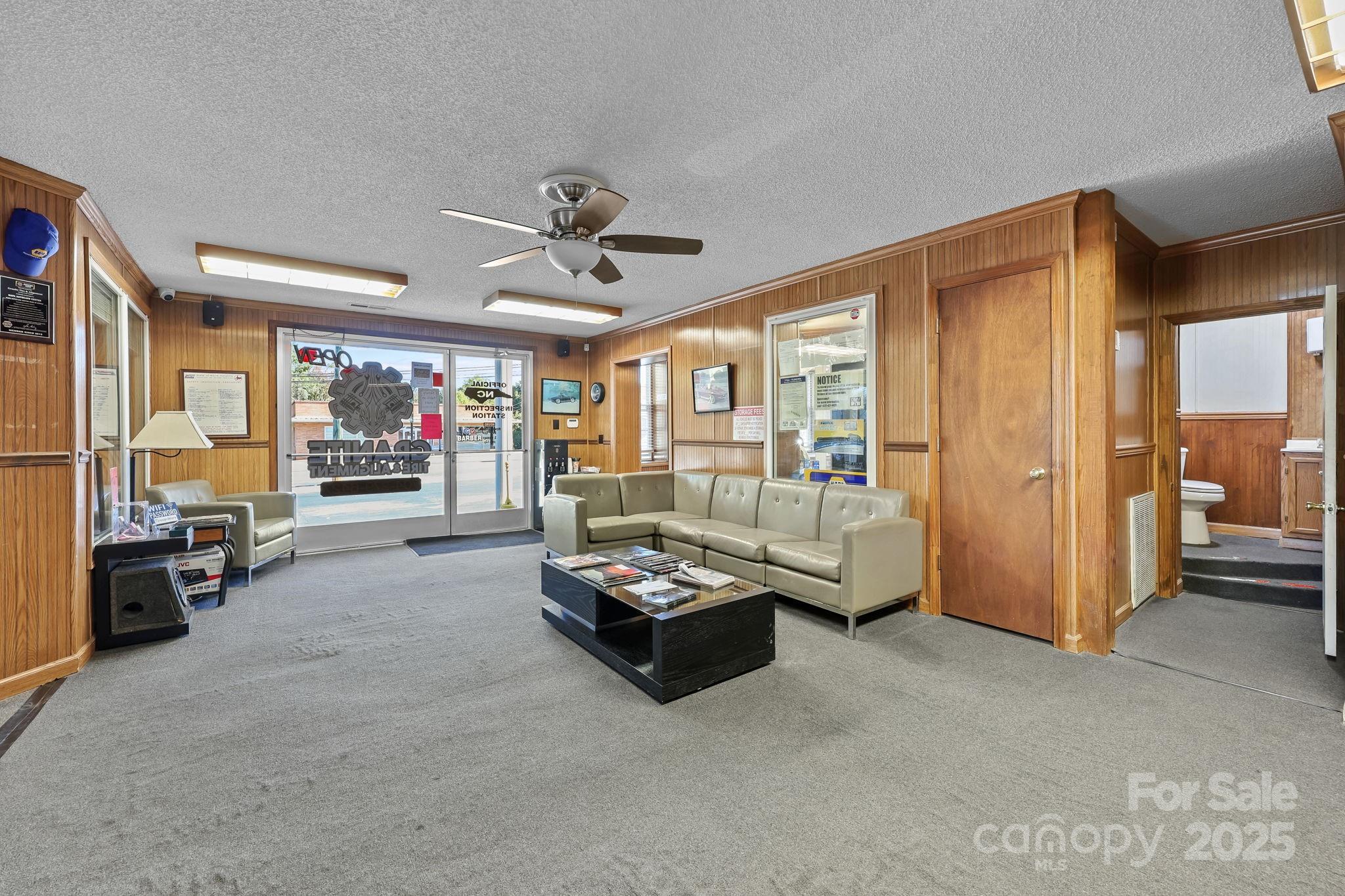 105 N Salisbury, Gq Avenue Property Photo 16