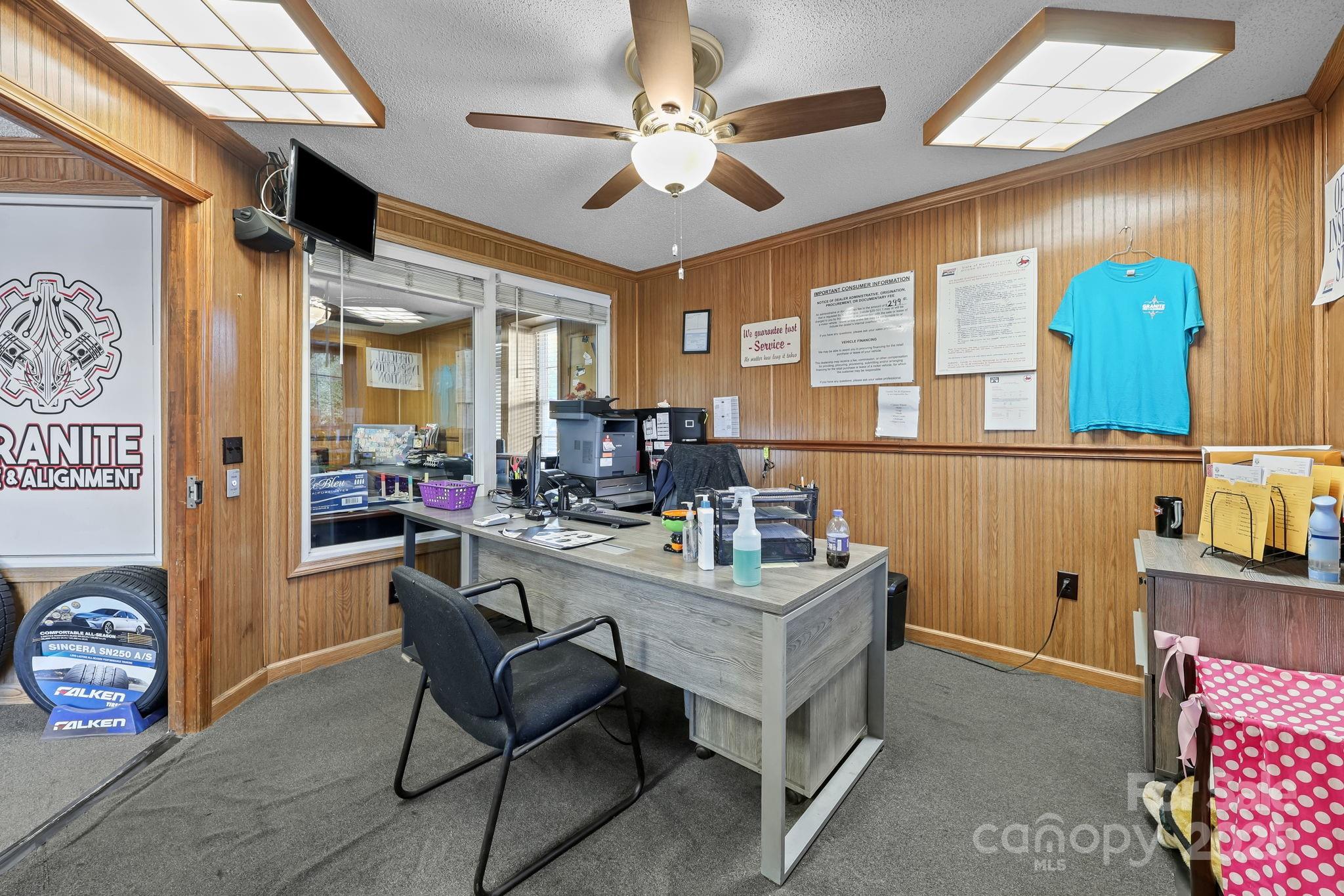 105 N Salisbury, Gq Avenue Property Photo 18