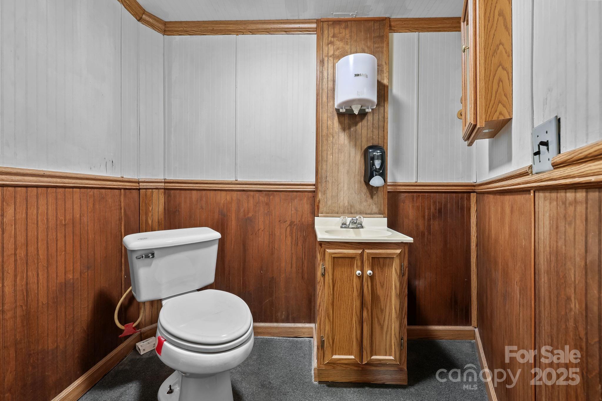 105 N Salisbury, Gq Avenue Property Photo 21