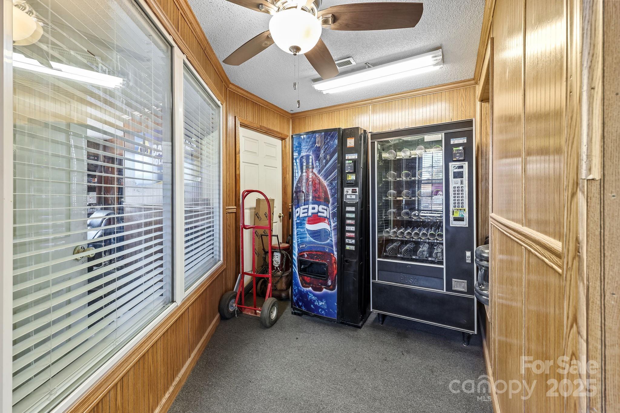 105 N Salisbury, Gq Avenue Property Photo 22