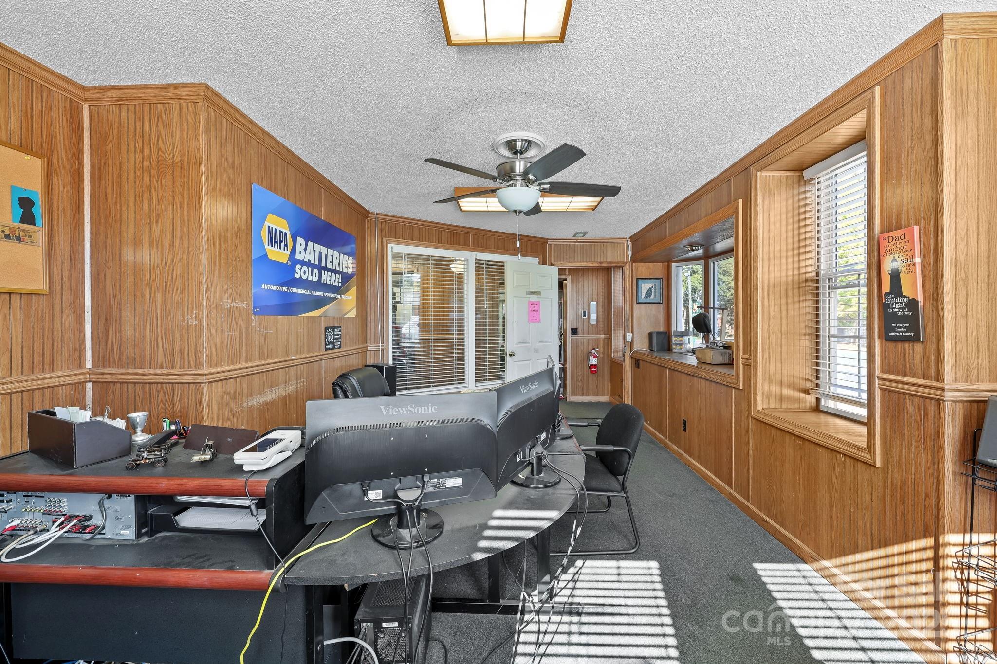 105 N Salisbury, Gq Avenue Property Photo 24