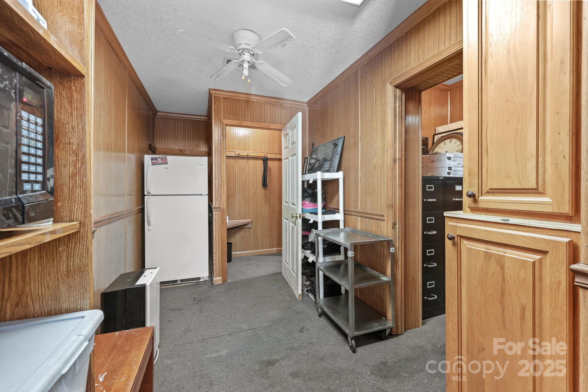 105 N Salisbury, Gq Avenue Property Photo 25