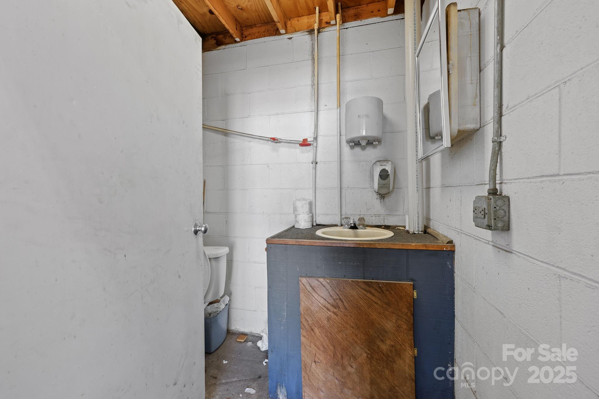 105 N Salisbury, Gq Avenue Property Photo 29