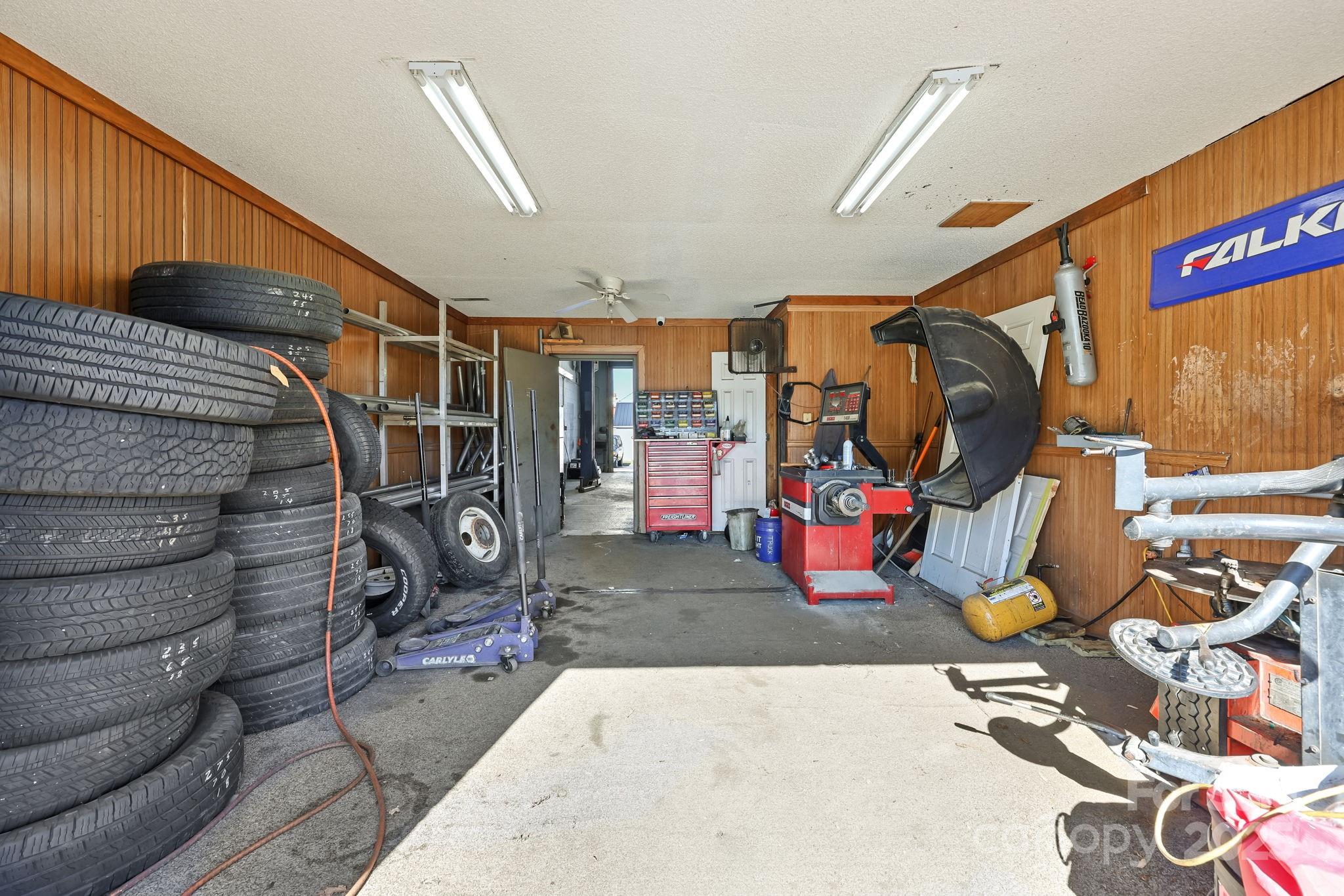 105 N Salisbury, Gq Avenue Property Photo 31