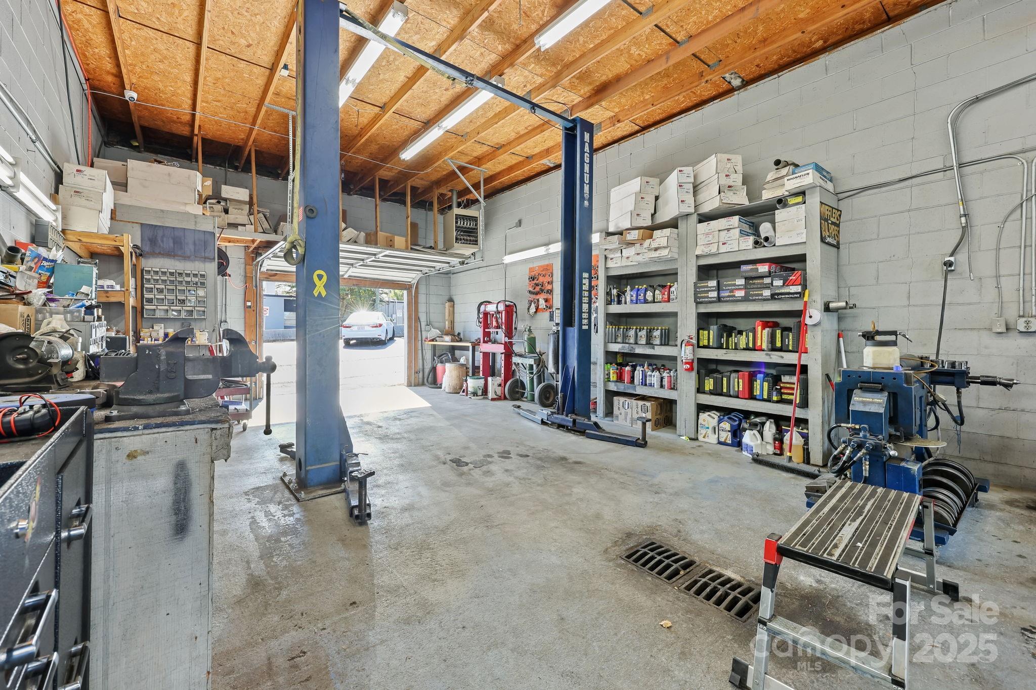 105 N Salisbury, Gq Avenue Property Photo 32