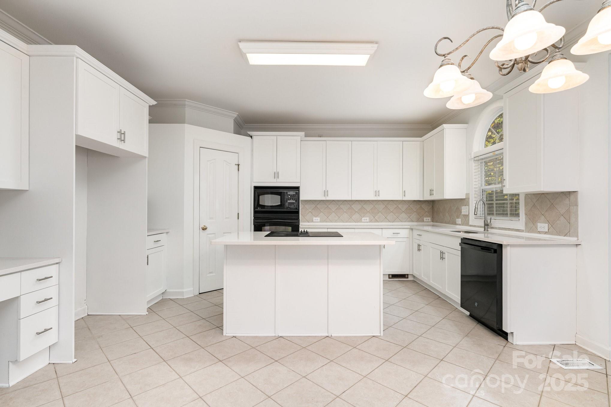 14333 Maclauren Lane Property Photo 10