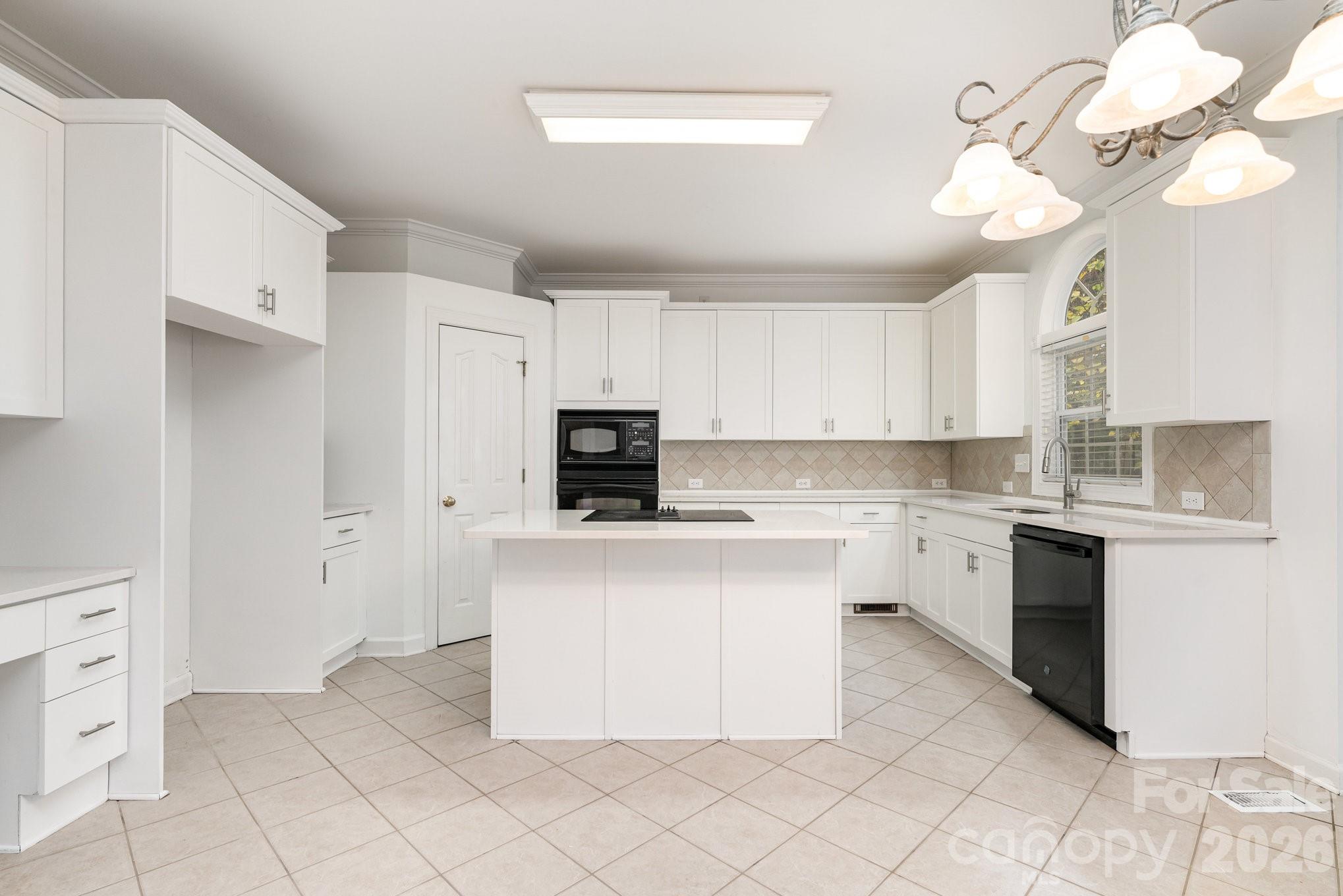 14333 Maclauren Lane Property Photo 10
