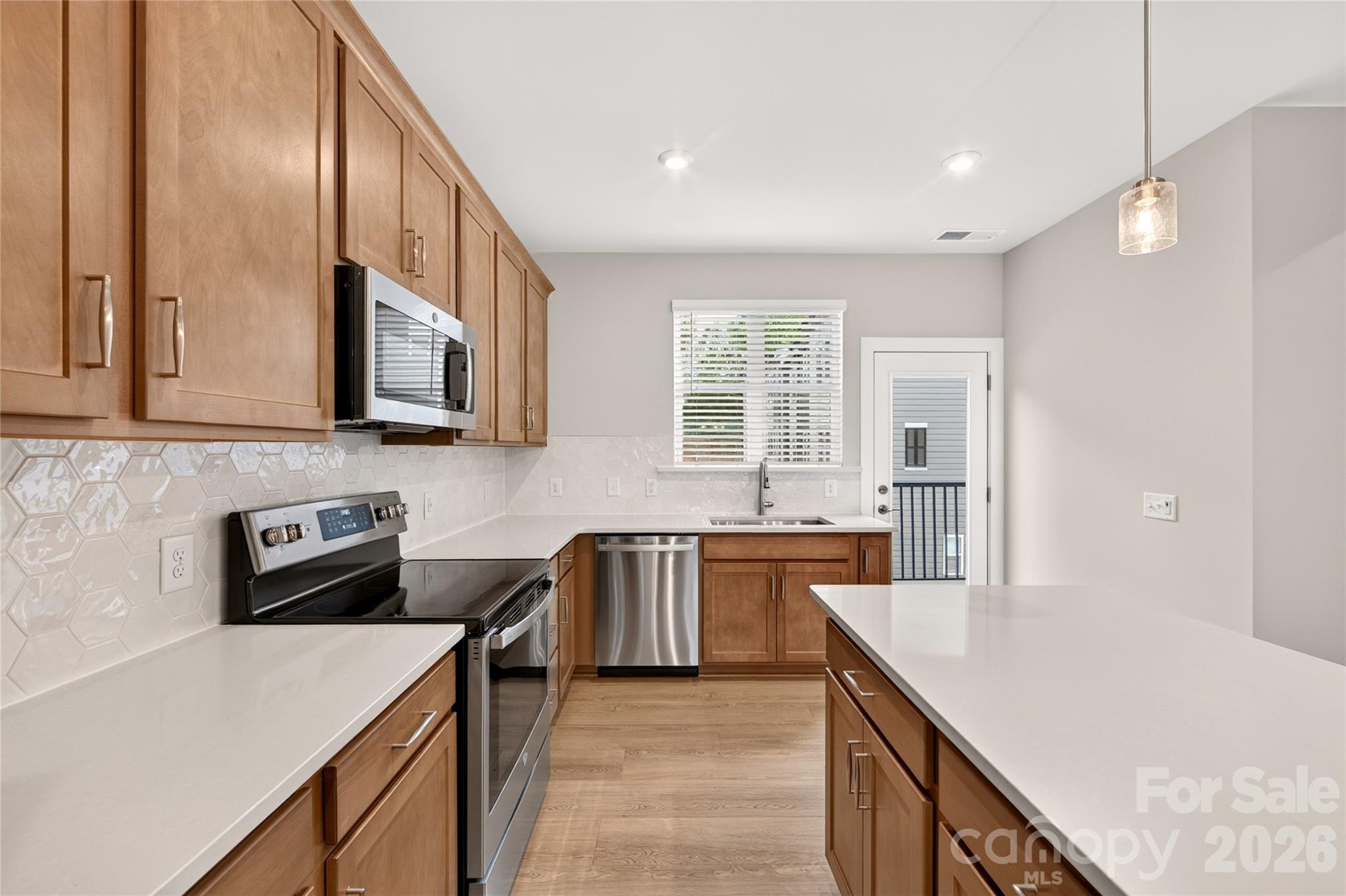 1530 Levy Way Property Photo 13