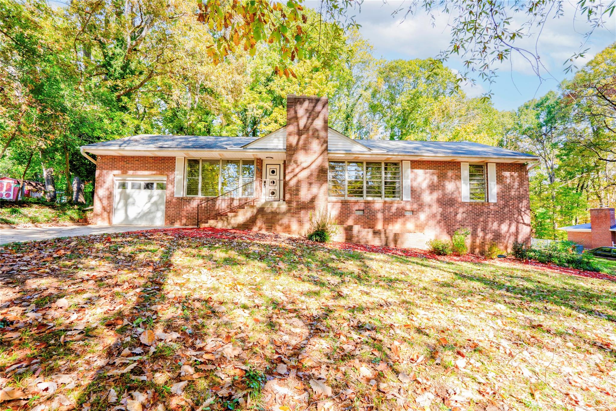 711 Groves Street Property Photo 1