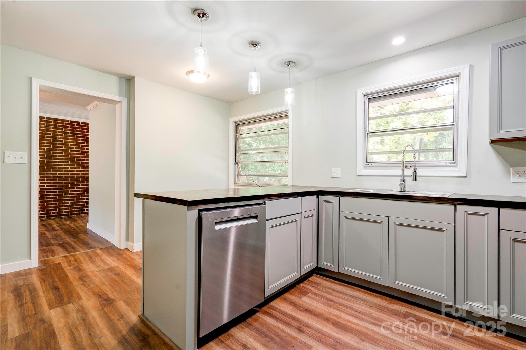 711 Groves Street Property Photo 13