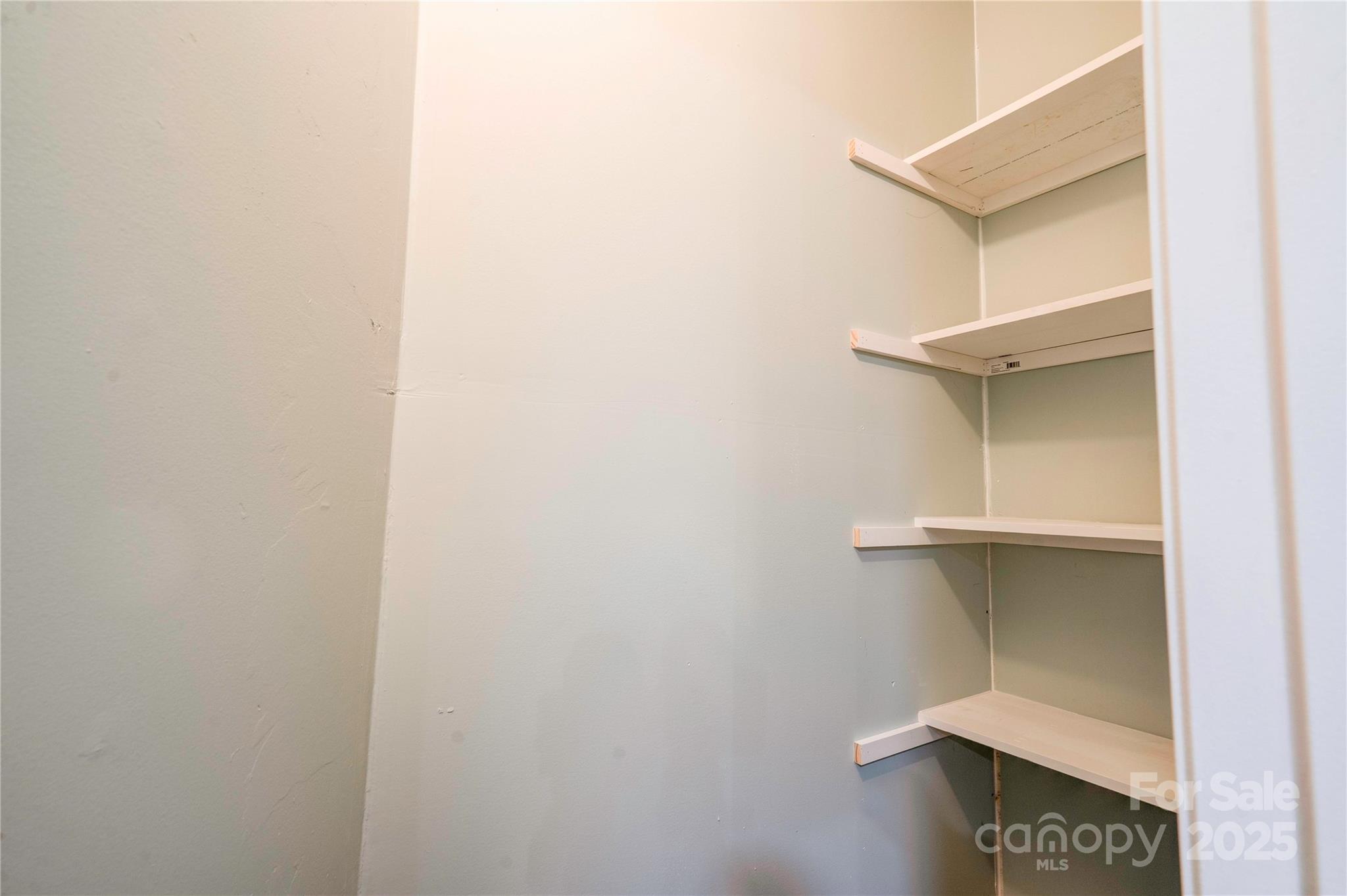 711 Groves Street Property Photo 15