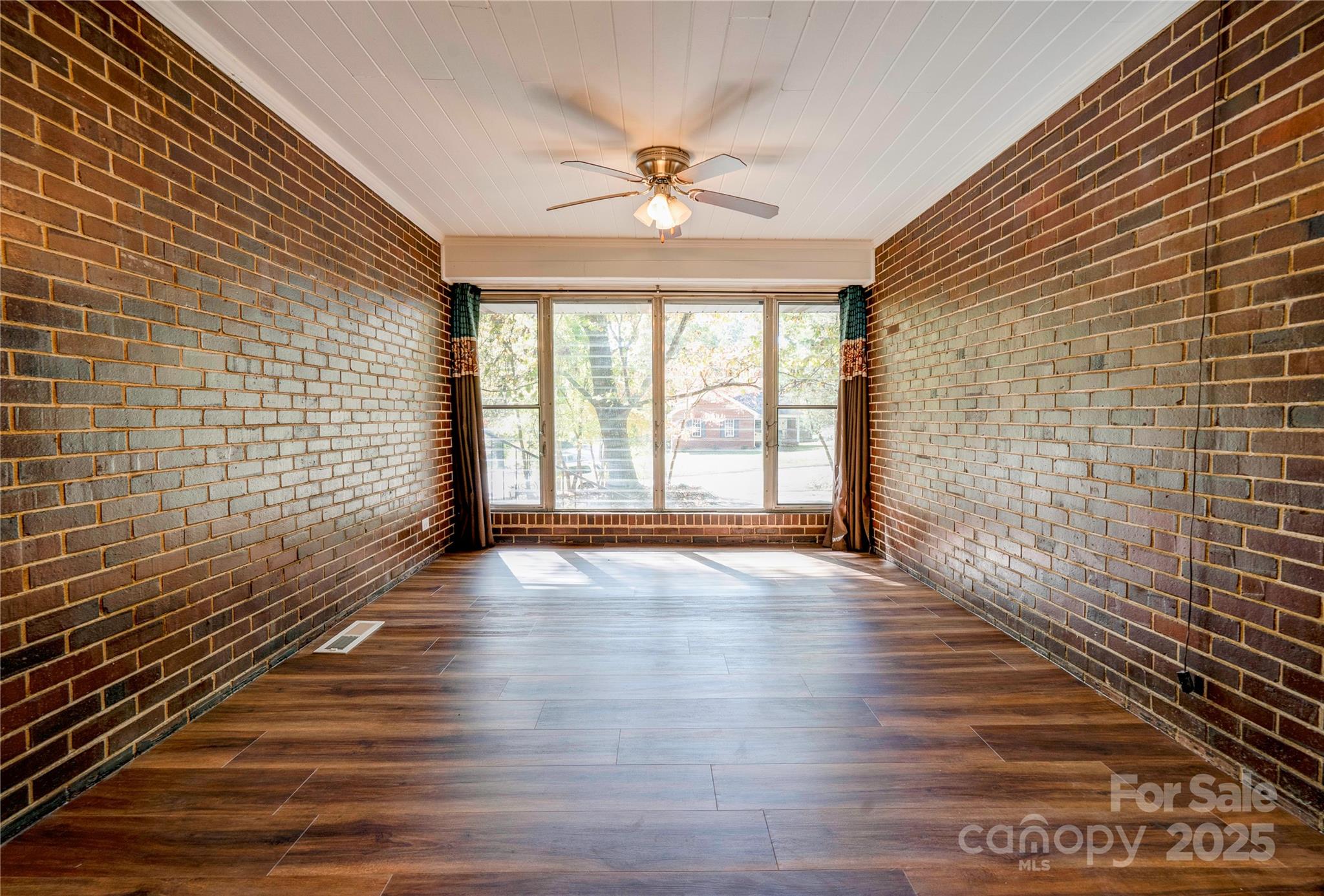 711 Groves Street Property Photo 17