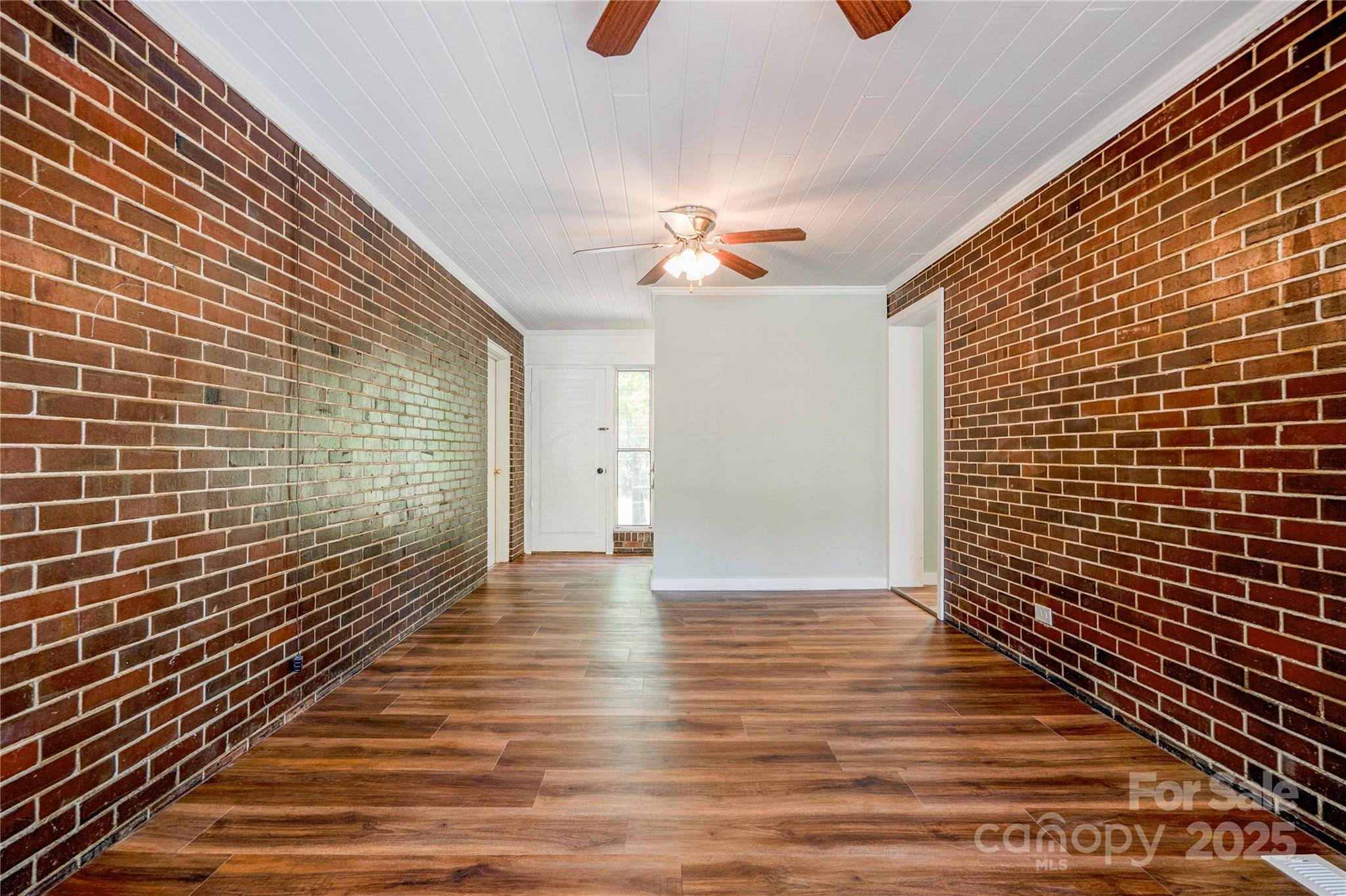 711 Groves Street Property Photo 19