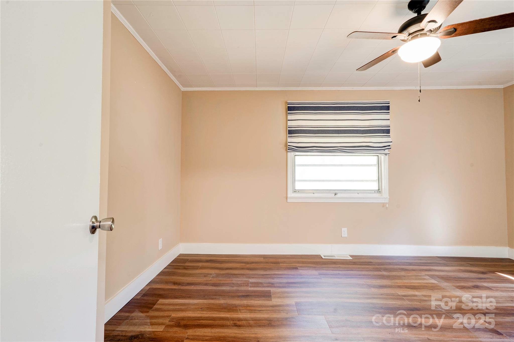 711 Groves Street Property Photo 20