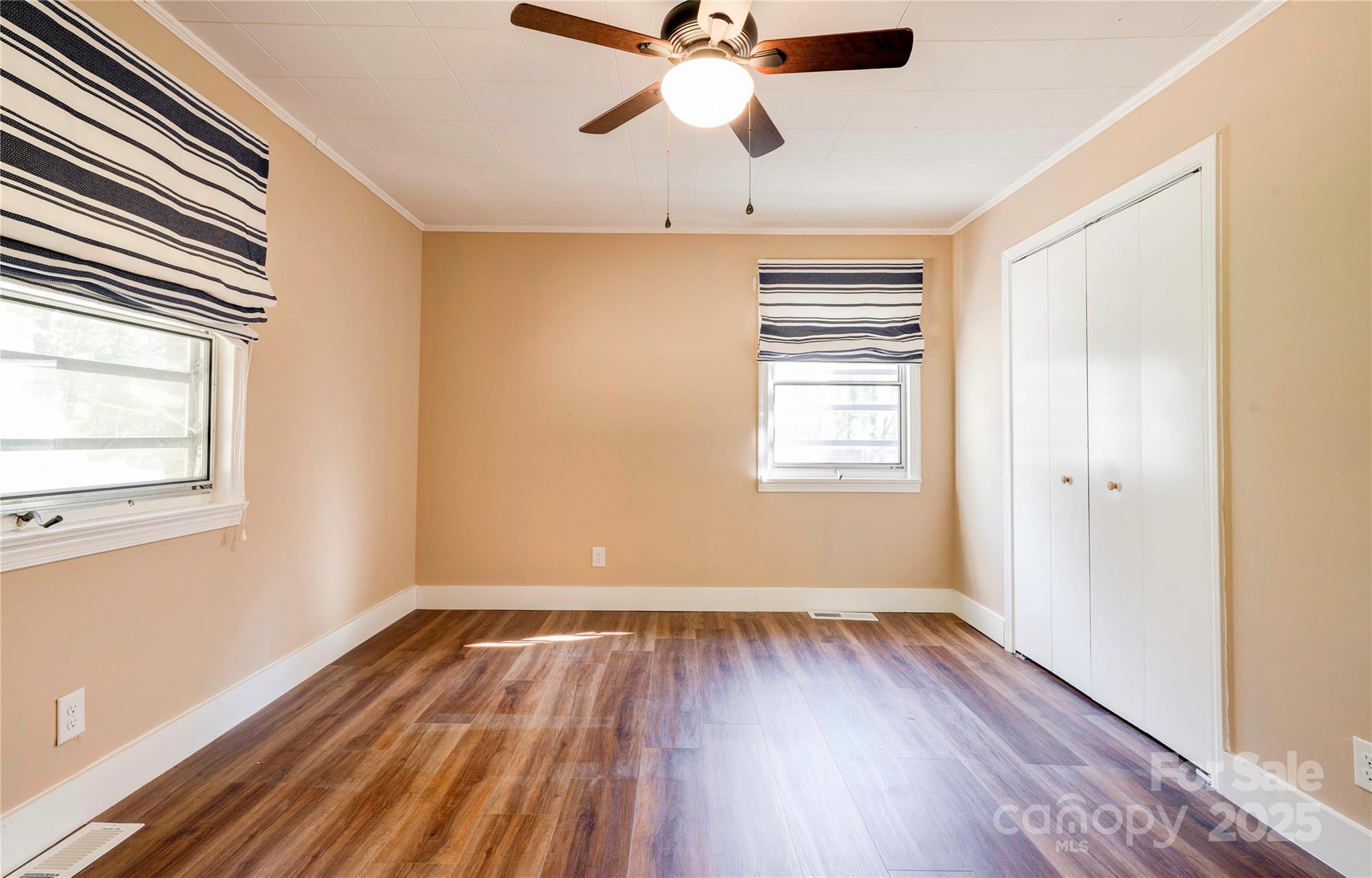 711 Groves Street Property Photo 25