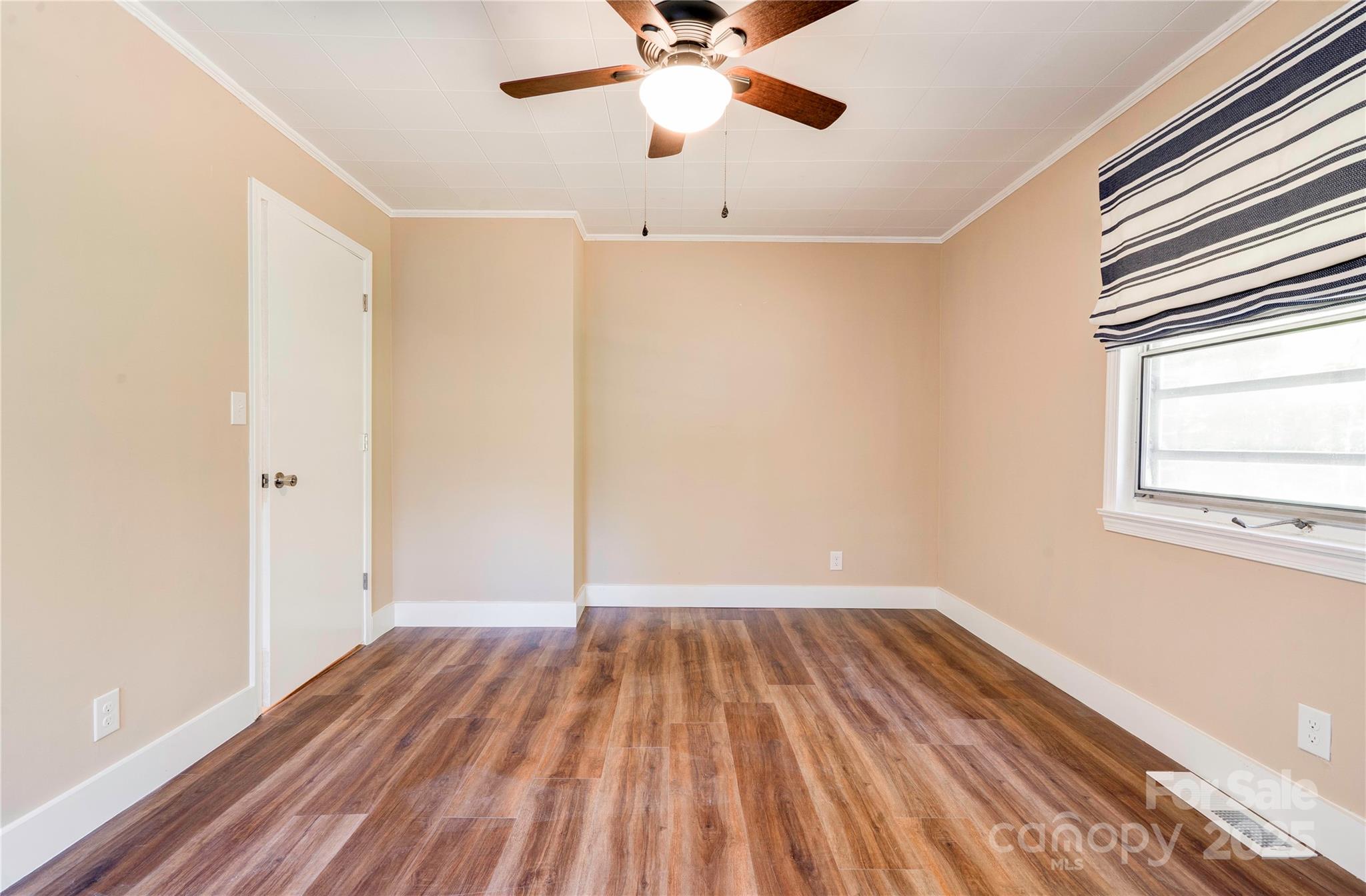 711 Groves Street Property Photo 26