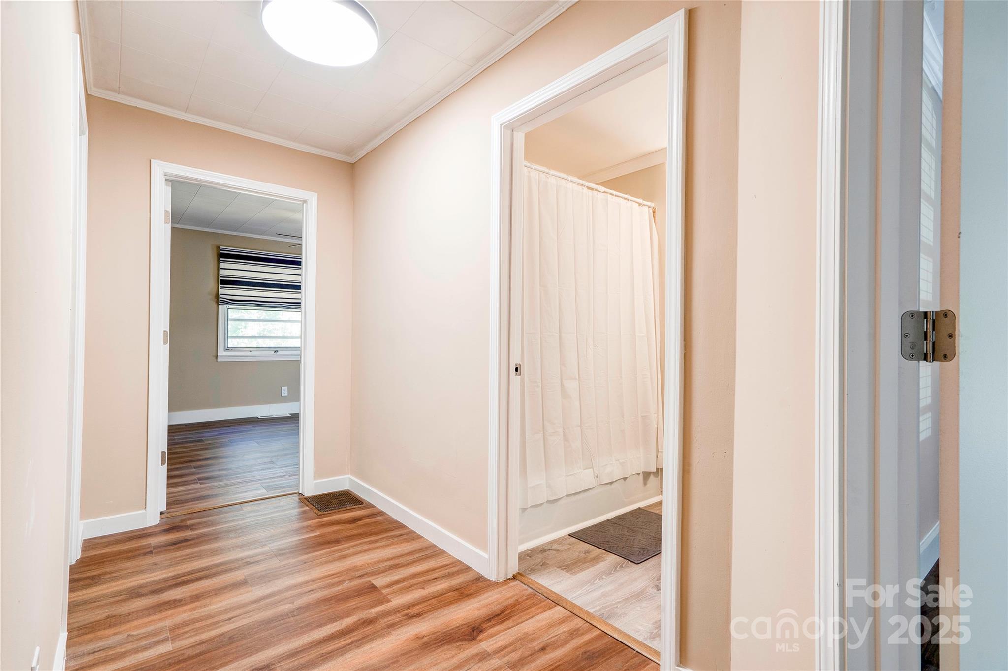 711 Groves Street Property Photo 27