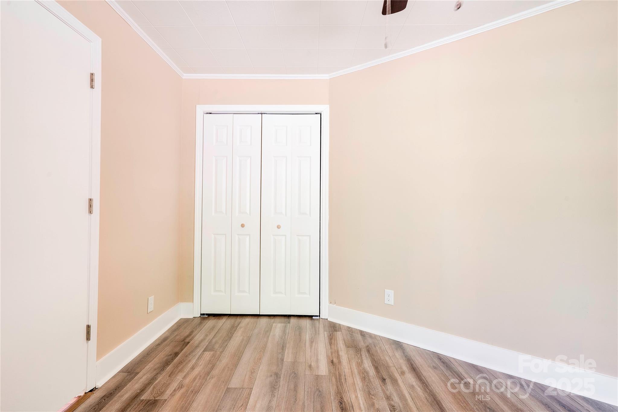 711 Groves Street Property Photo 30