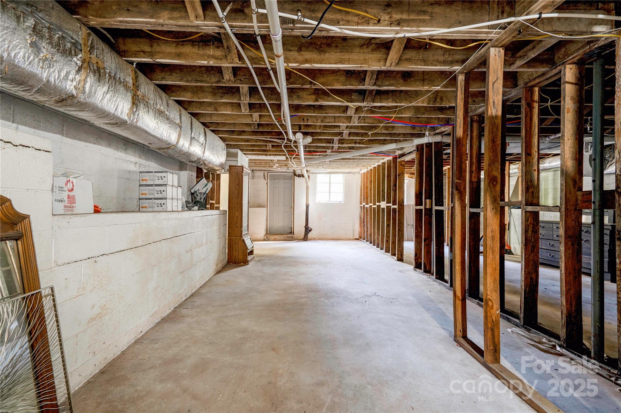 711 Groves Street Property Photo 32