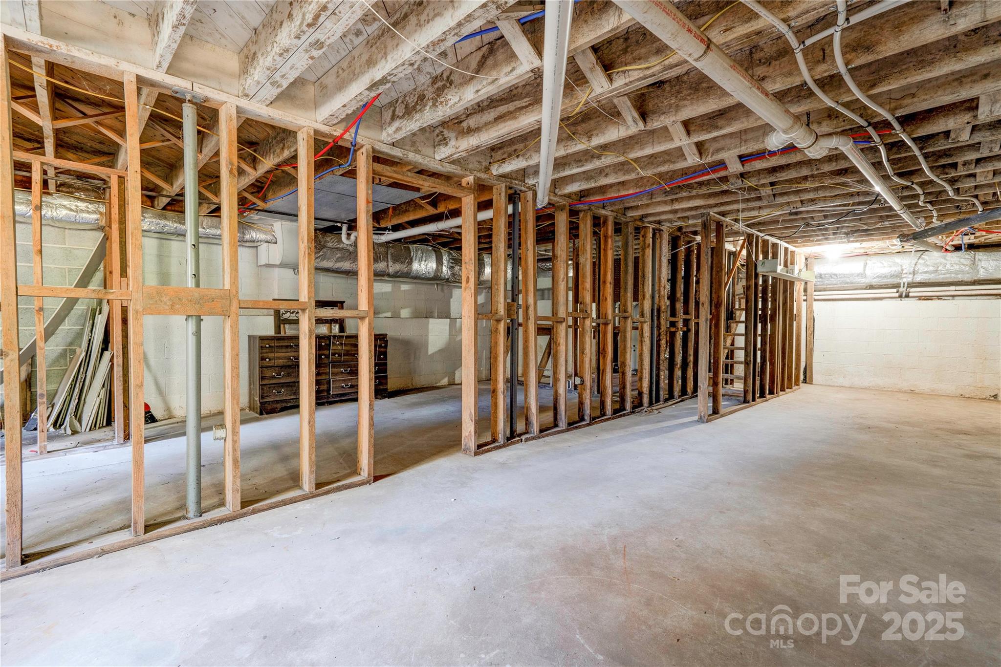 711 Groves Street Property Photo 34