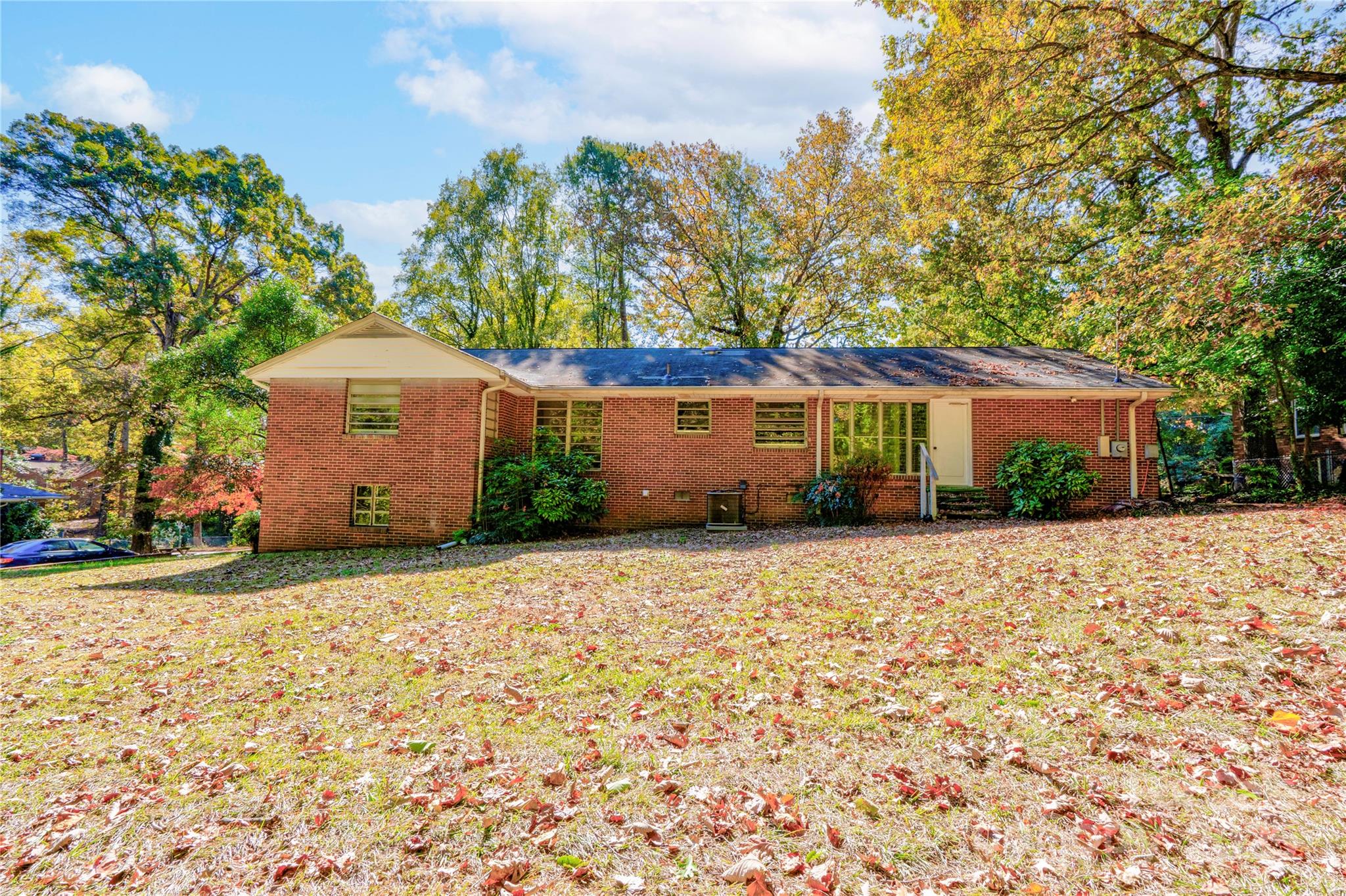 711 Groves Street Property Photo 36