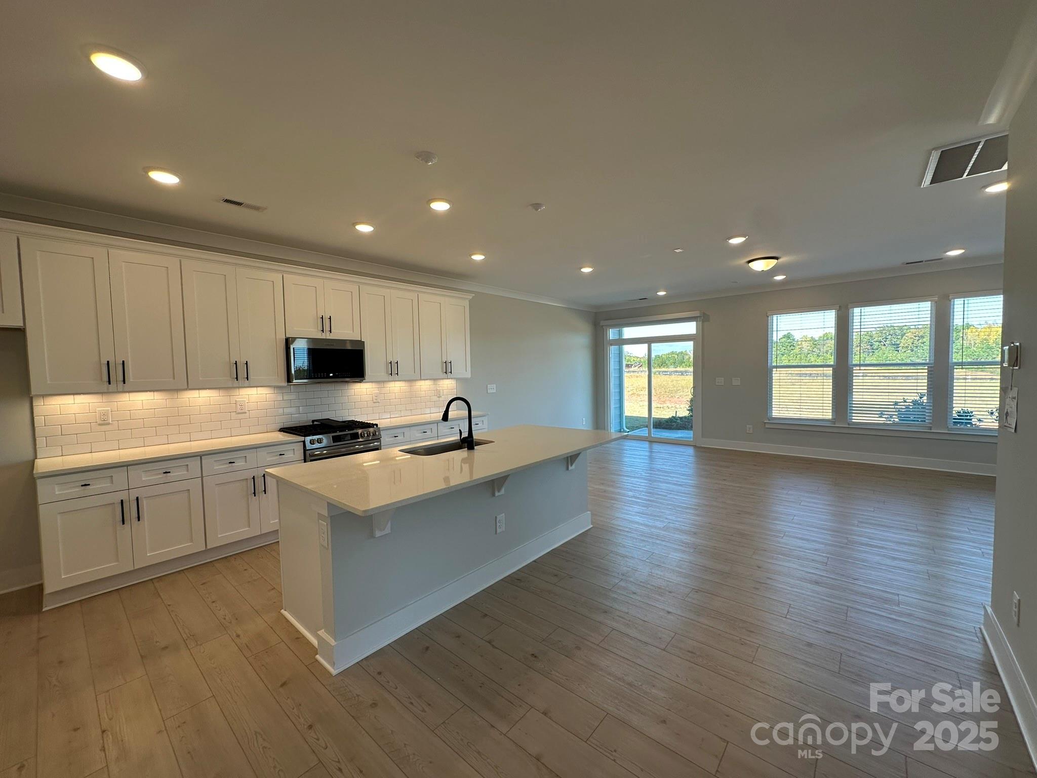 402 Limelight Road Property Photo 4