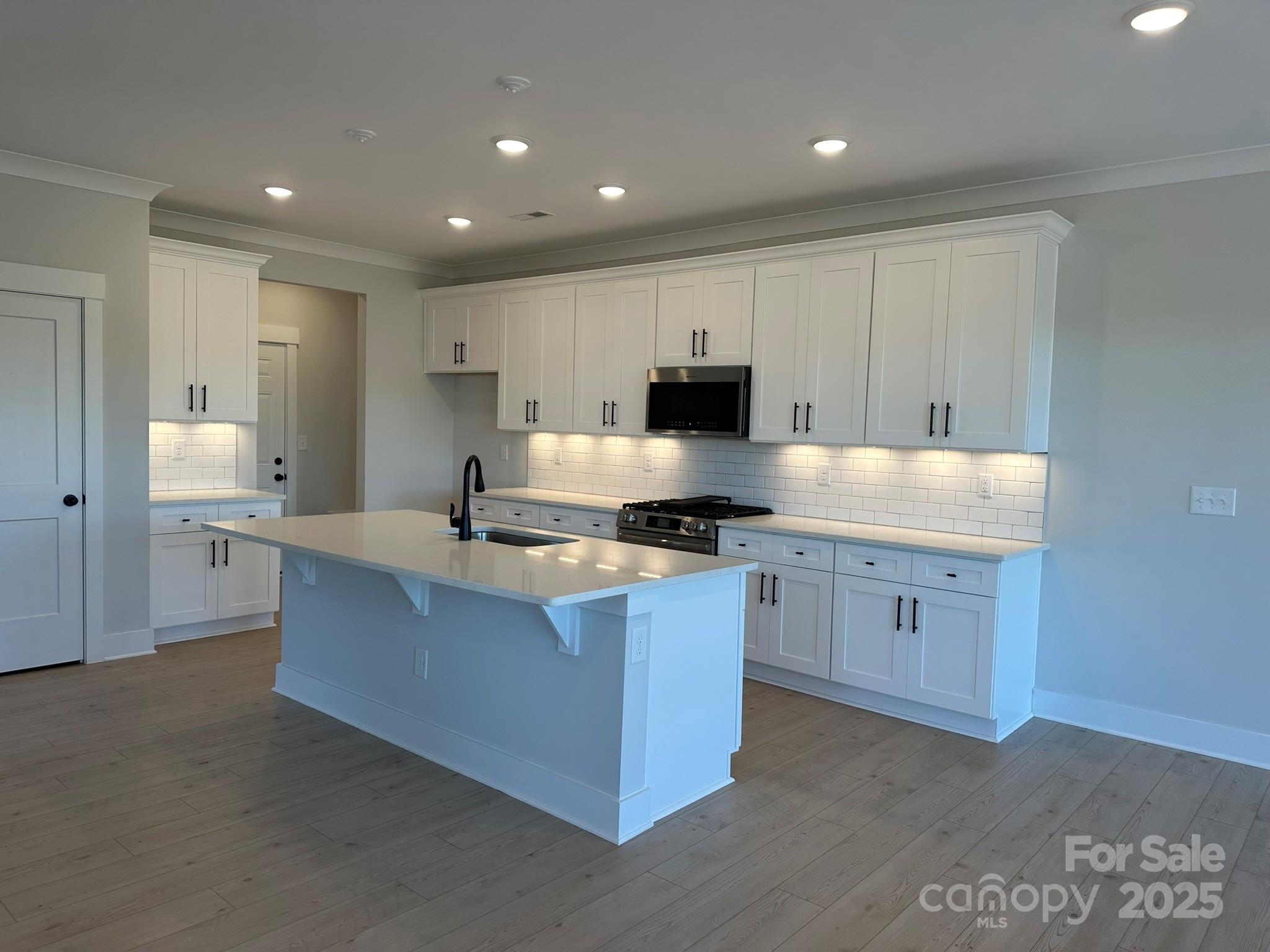 402 Limelight Road Property Photo 8