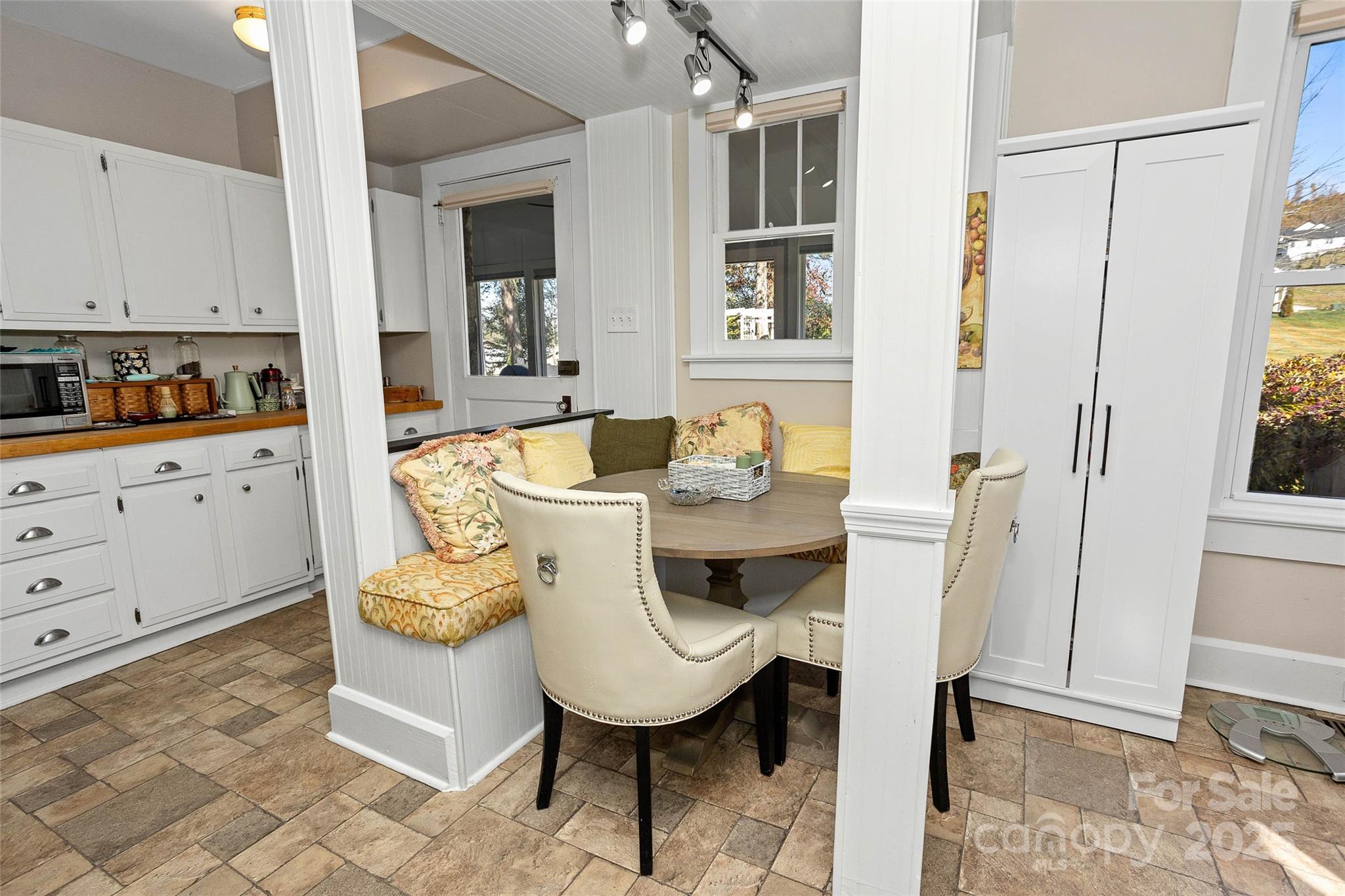 3471 & 3273 Chimney Rock Road Property Photo 11