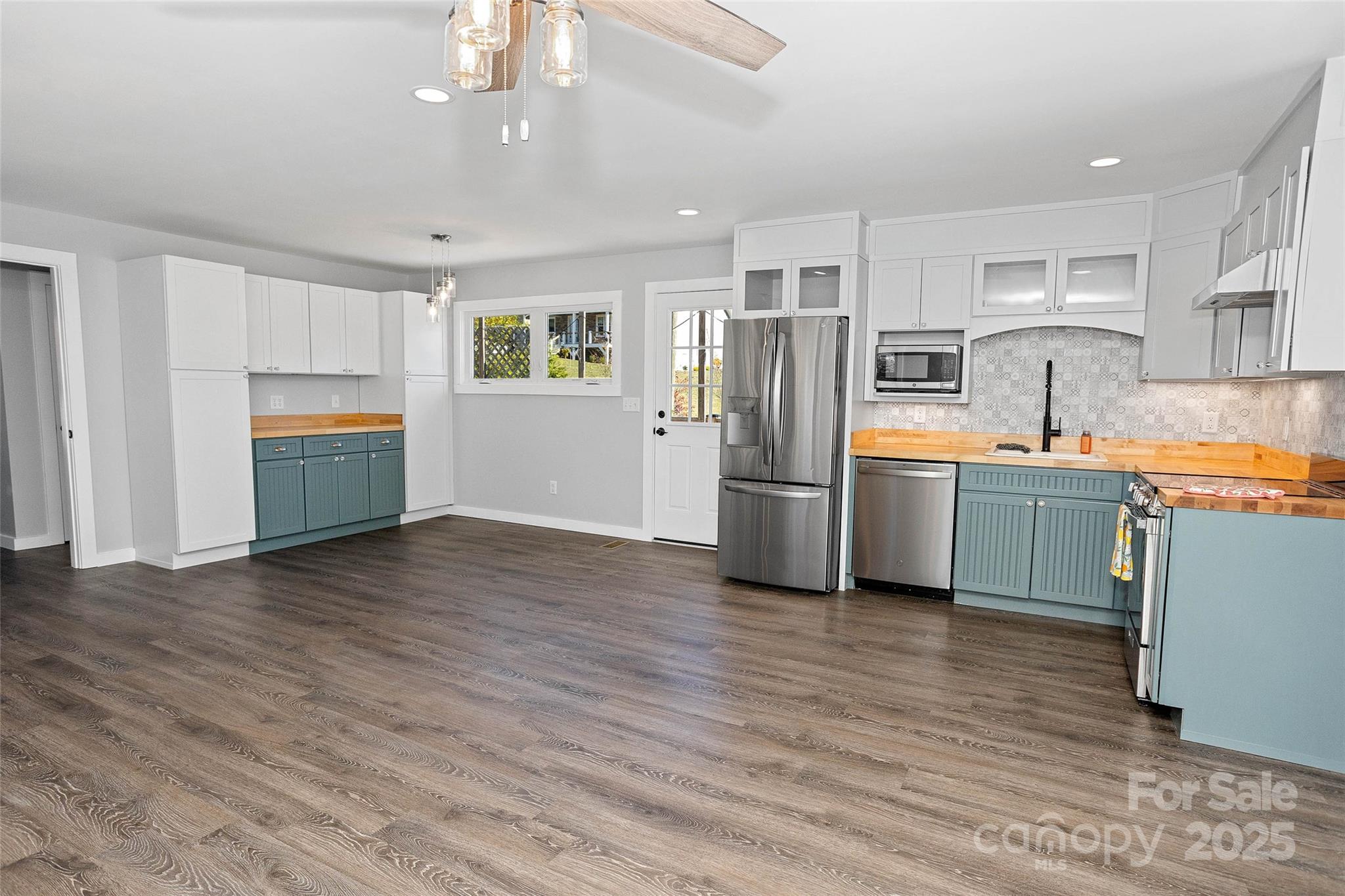 3471 & 3273 Chimney Rock Road Property Photo 37