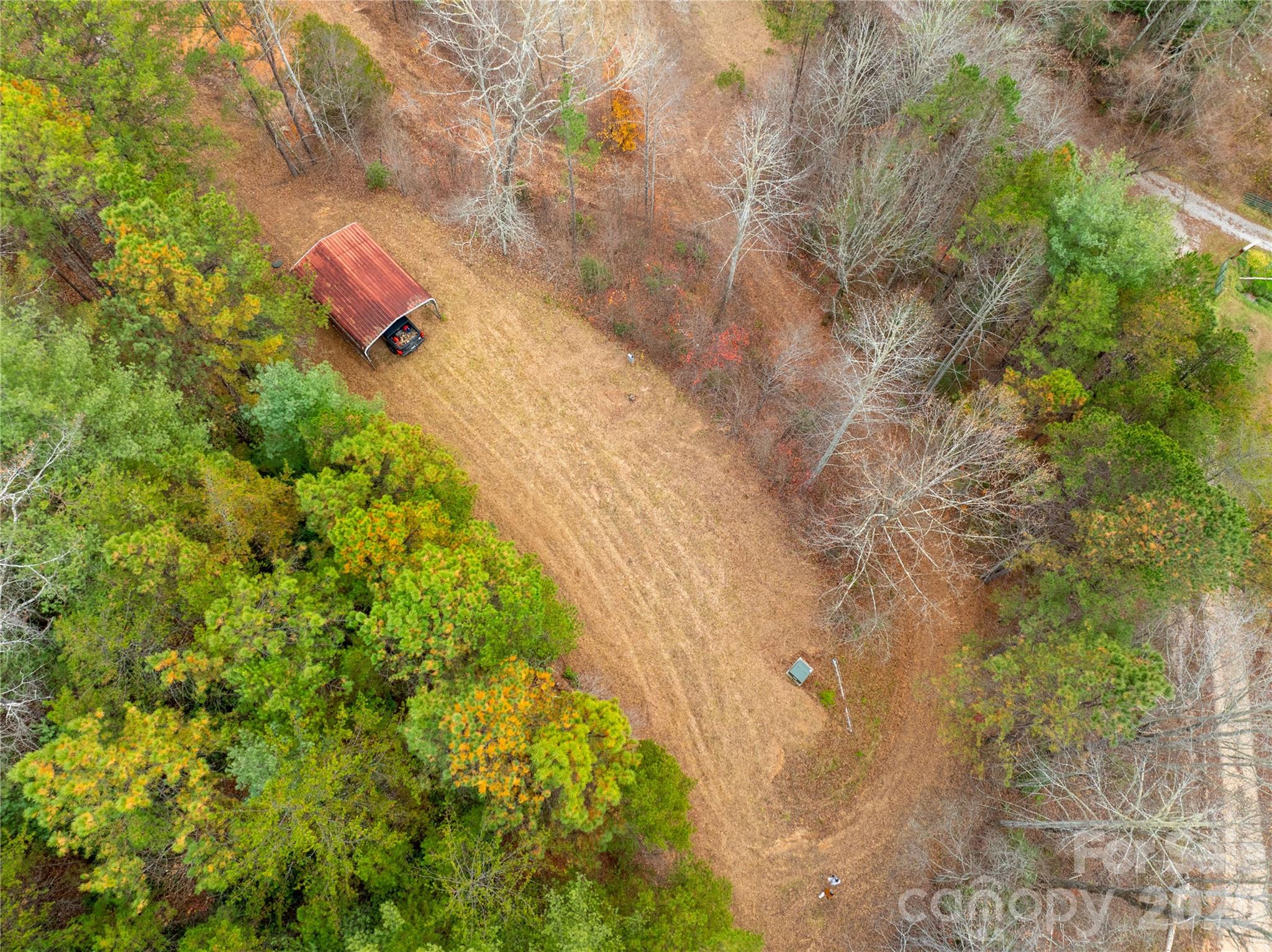 104 Robin Lane Property Photo 6
