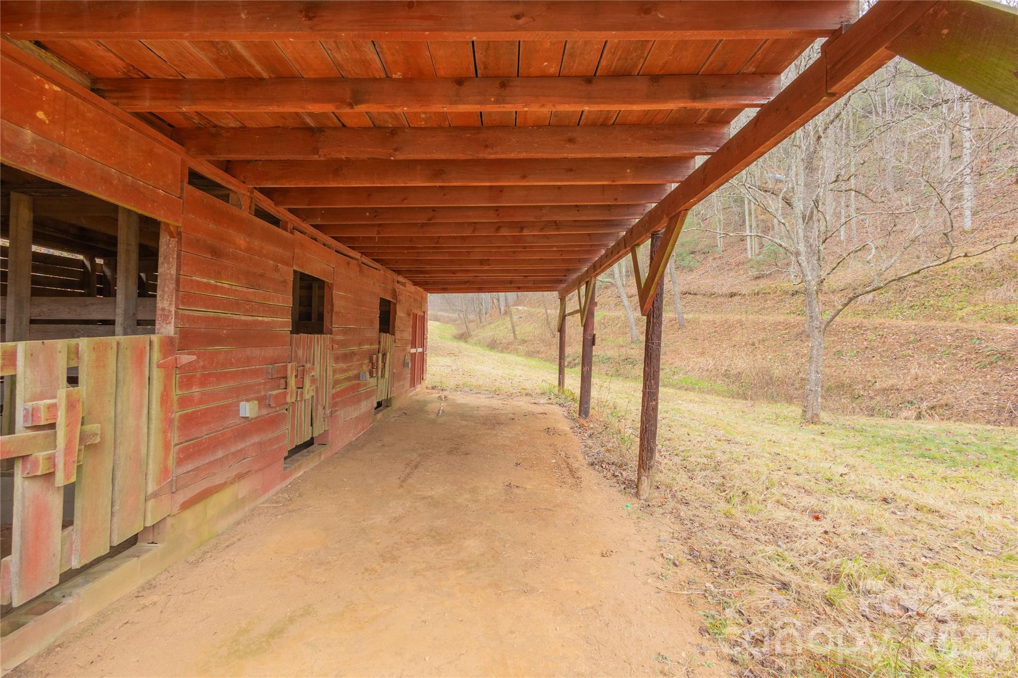 104 Robin Lane Property Photo 33