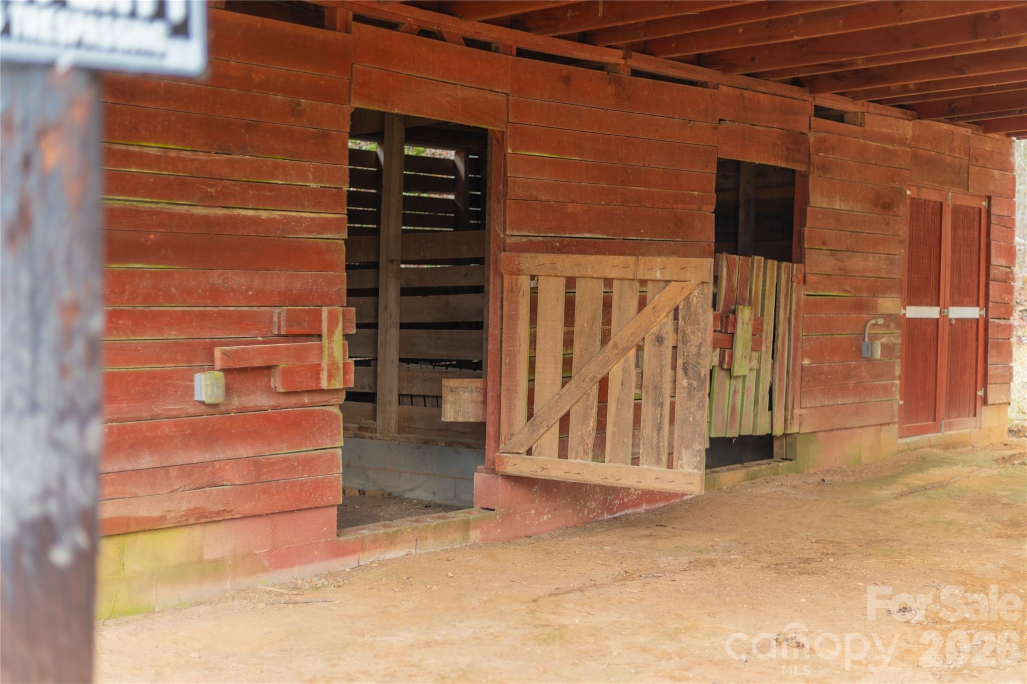 104 Robin Lane Property Photo 38