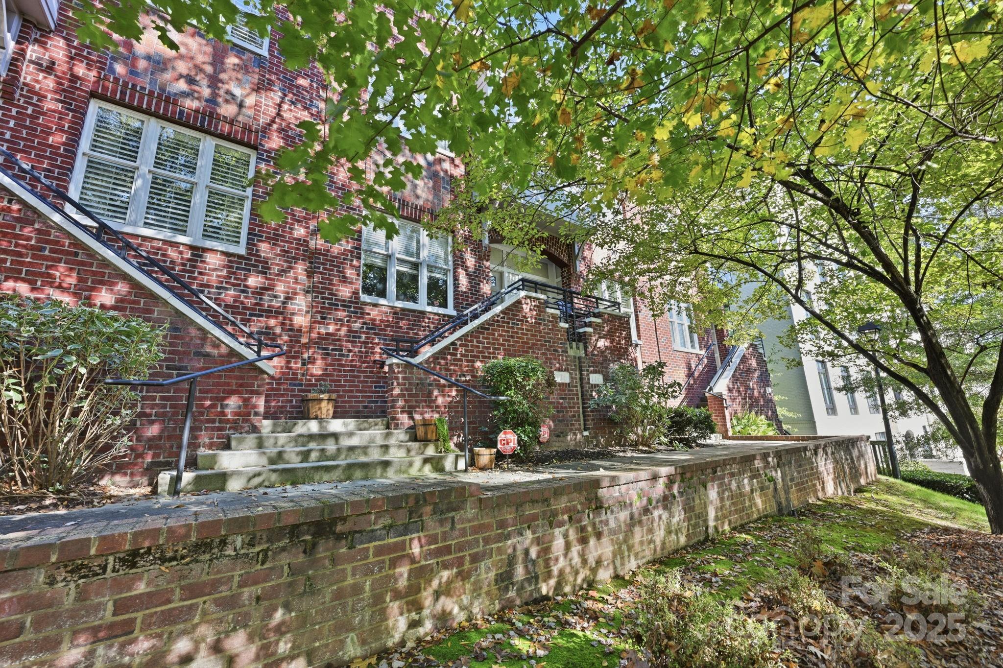 100 N Laurel Avenue 115 Property Photo 1