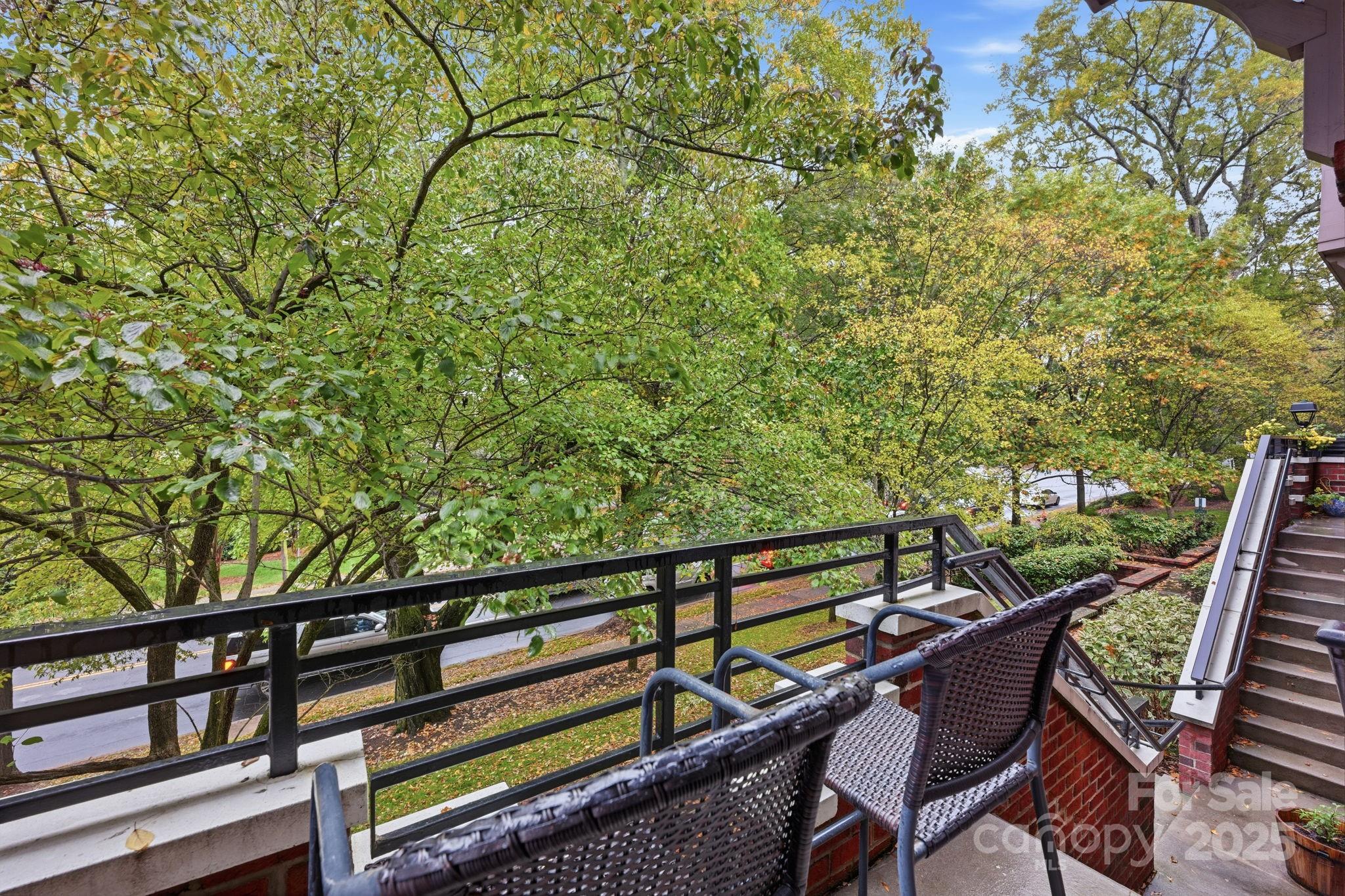 100 N Laurel Avenue 115 Property Photo 4