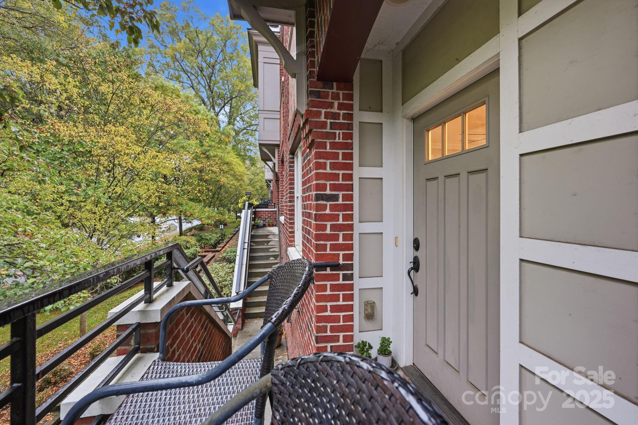 100 N Laurel Avenue 115 Property Photo 5