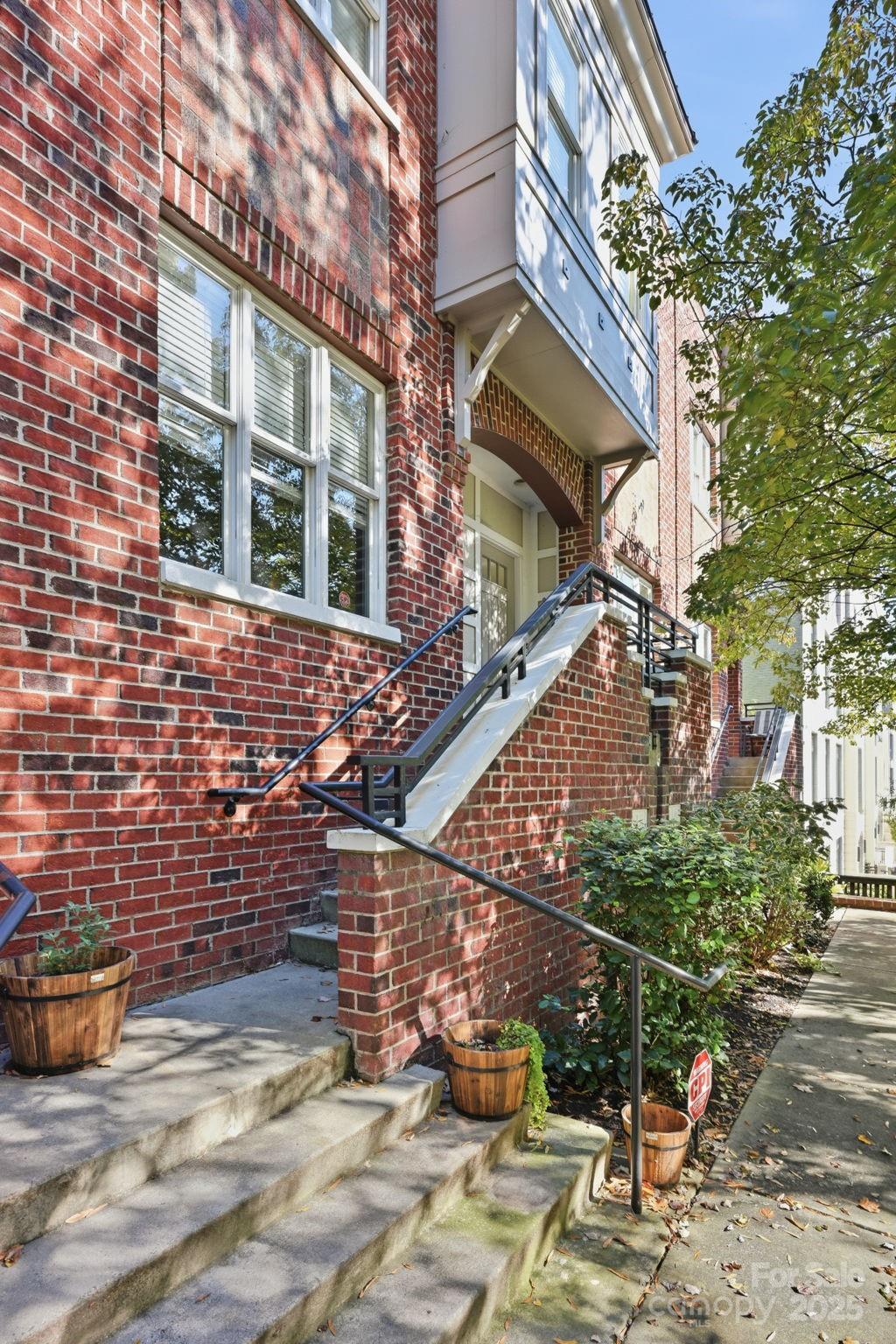 100 N Laurel Avenue 115 Property Photo 6