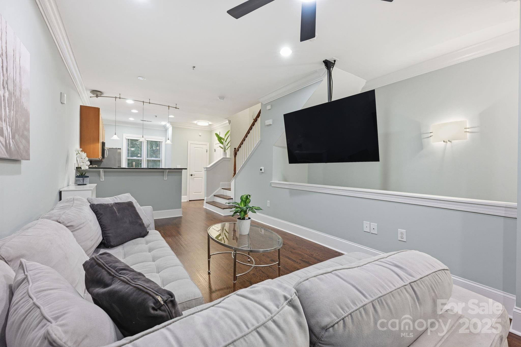 100 N Laurel Avenue 115 Property Photo 10