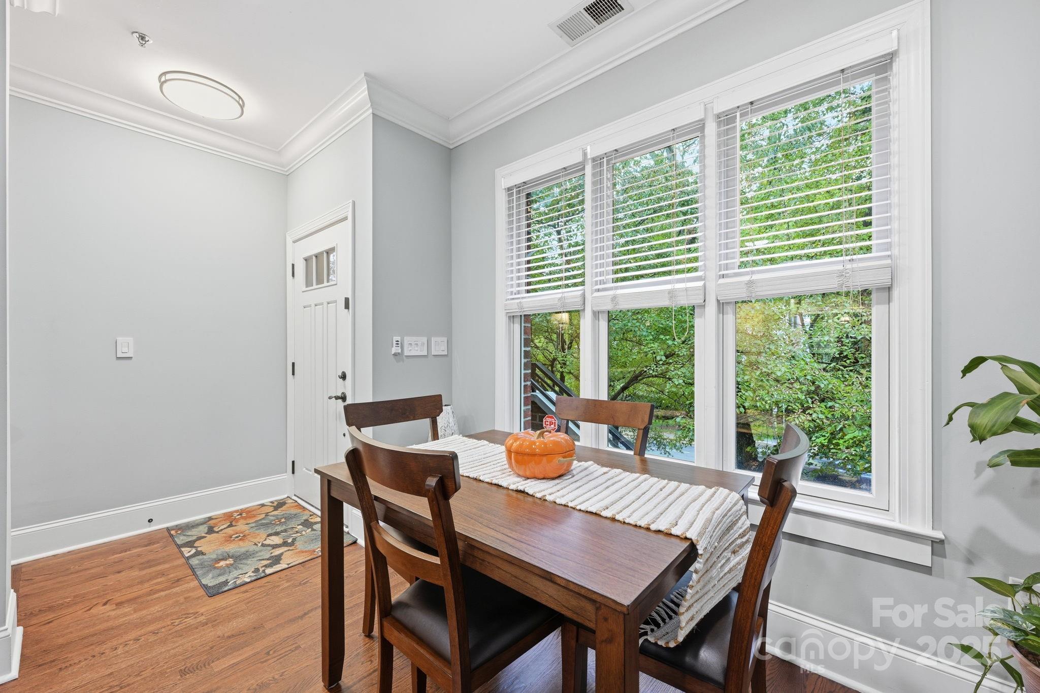 100 N Laurel Avenue 115 Property Photo 12