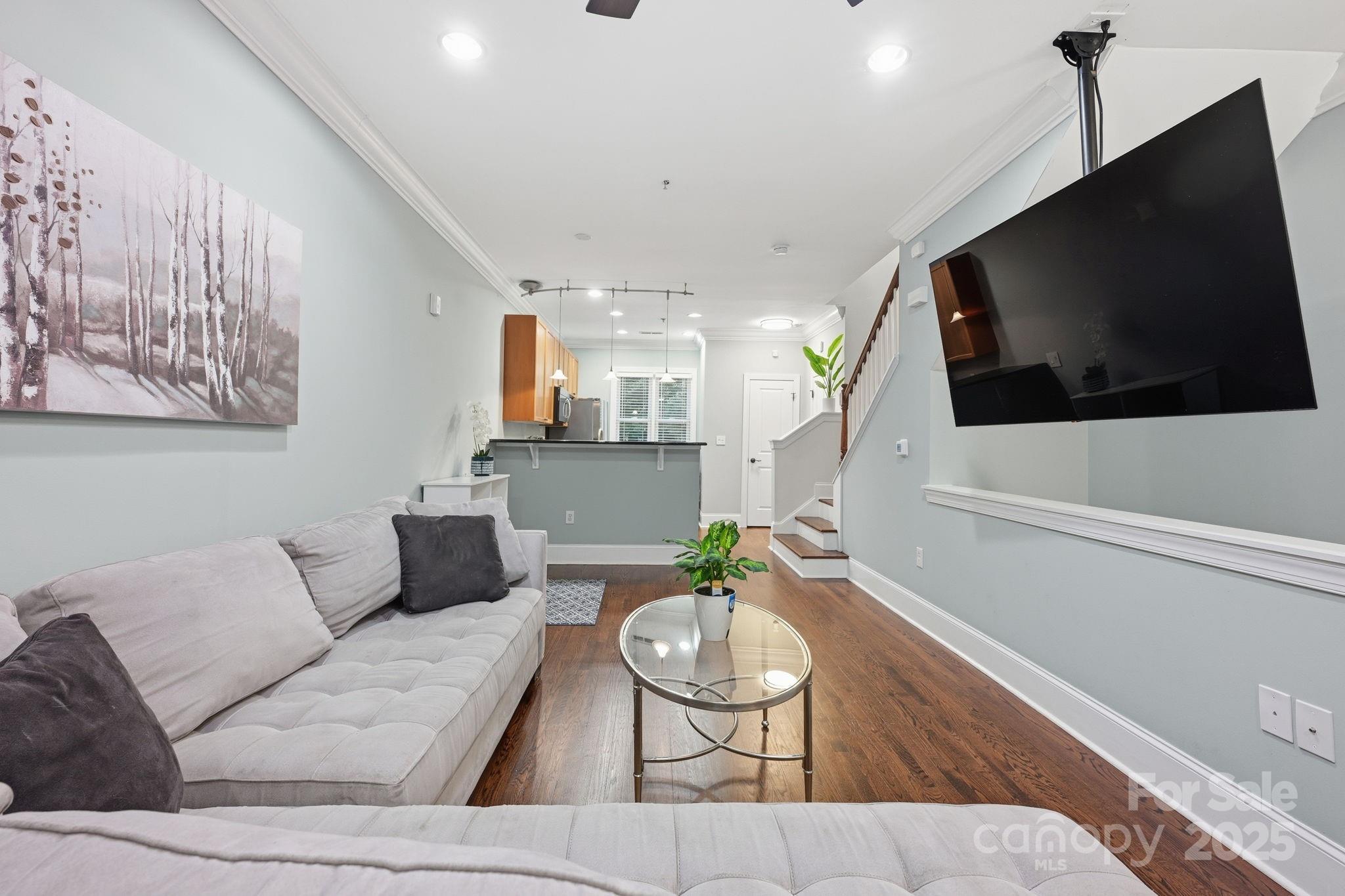 100 N Laurel Avenue 115 Property Photo 13