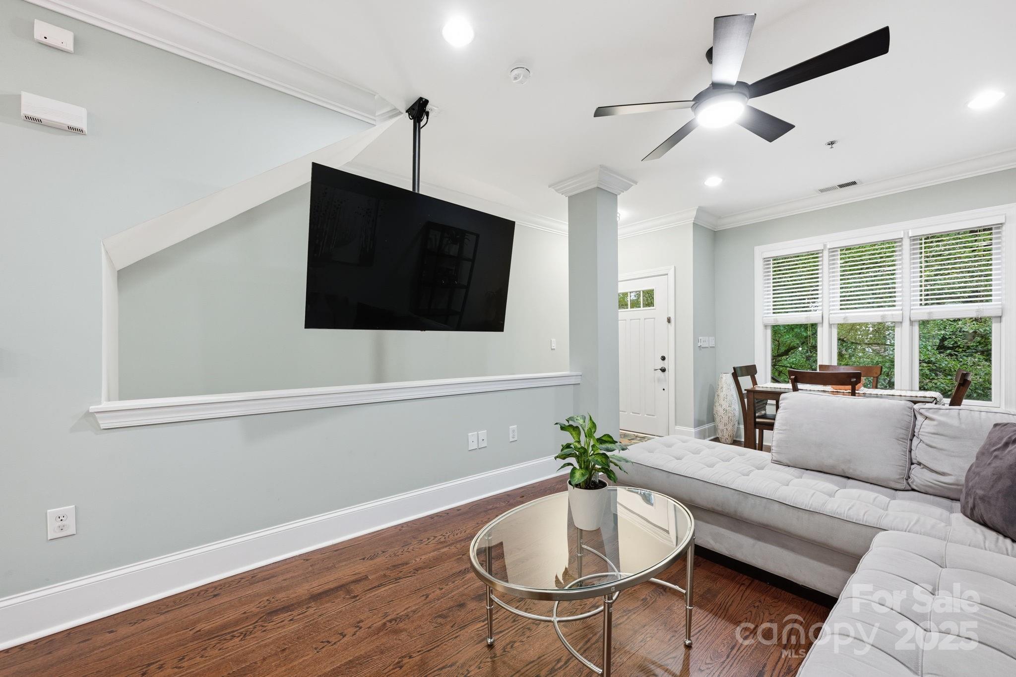 100 N Laurel Avenue 115 Property Photo 15