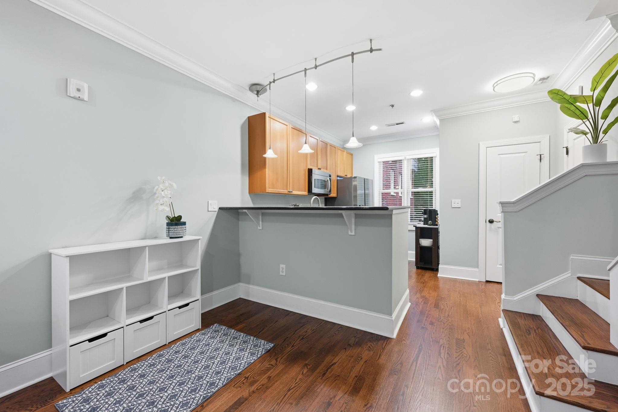 100 N Laurel Avenue 115 Property Photo 16