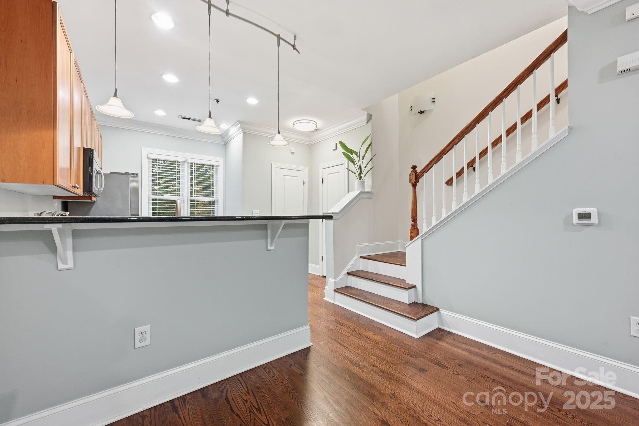 100 N Laurel Avenue 115 Property Photo 17