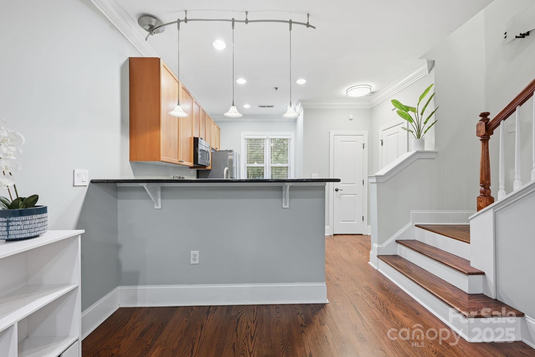 100 N Laurel Avenue 115 Property Photo 18