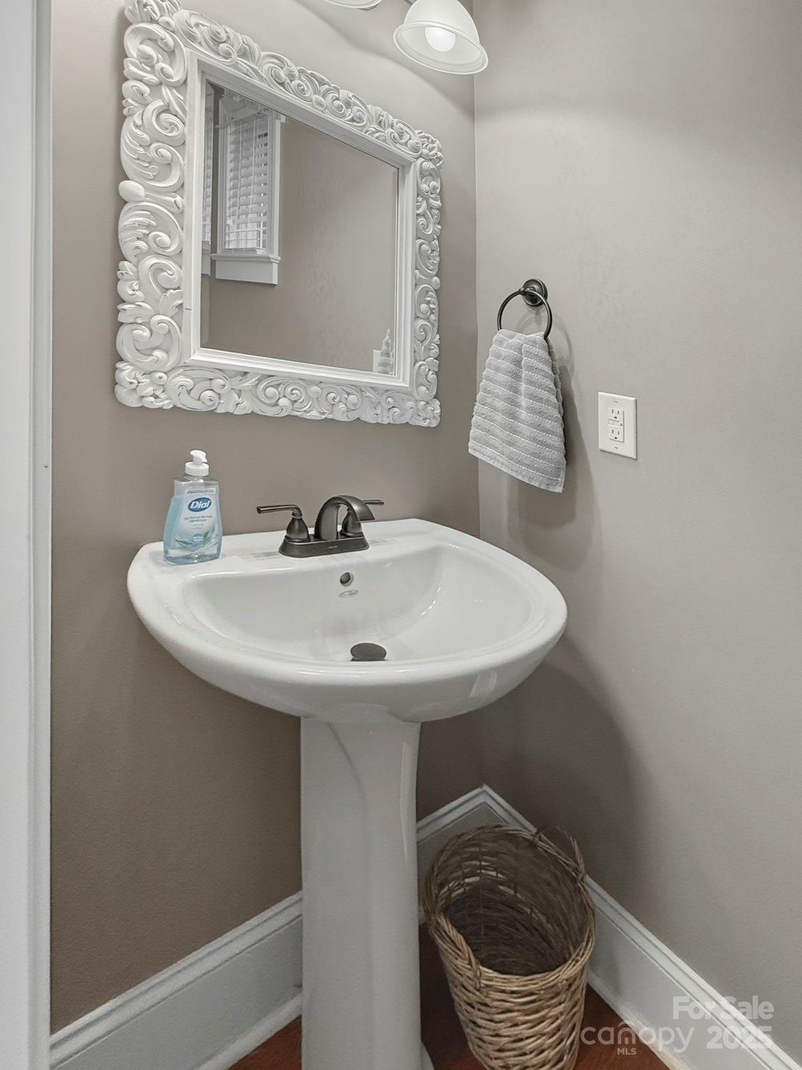 100 N Laurel Avenue 115 Property Photo 19